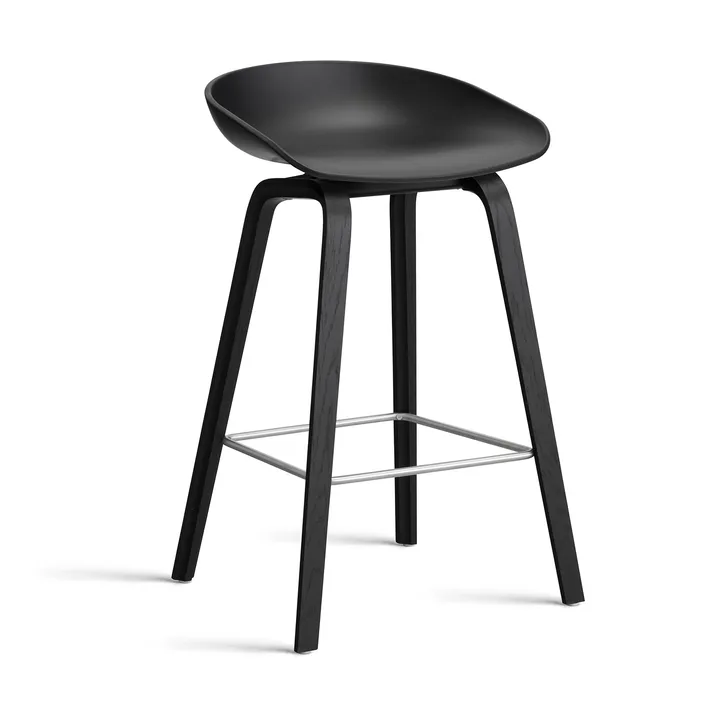 About a Stool 32 Low barkruk zwart eiken onderstel 2.0 - Zwart – roestvrijstalen steun - HAY