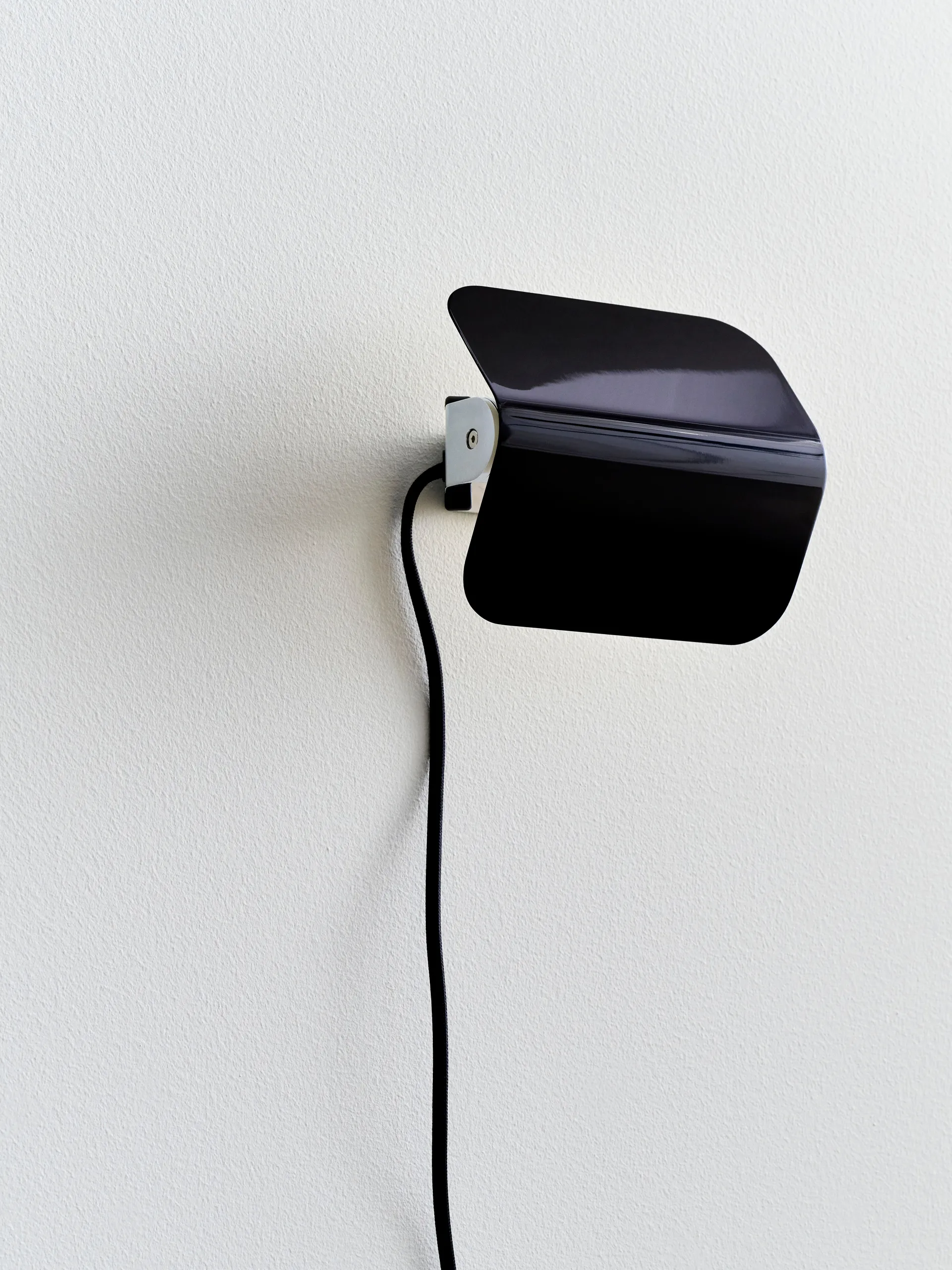 Apex wandlamp, Iron black HAY