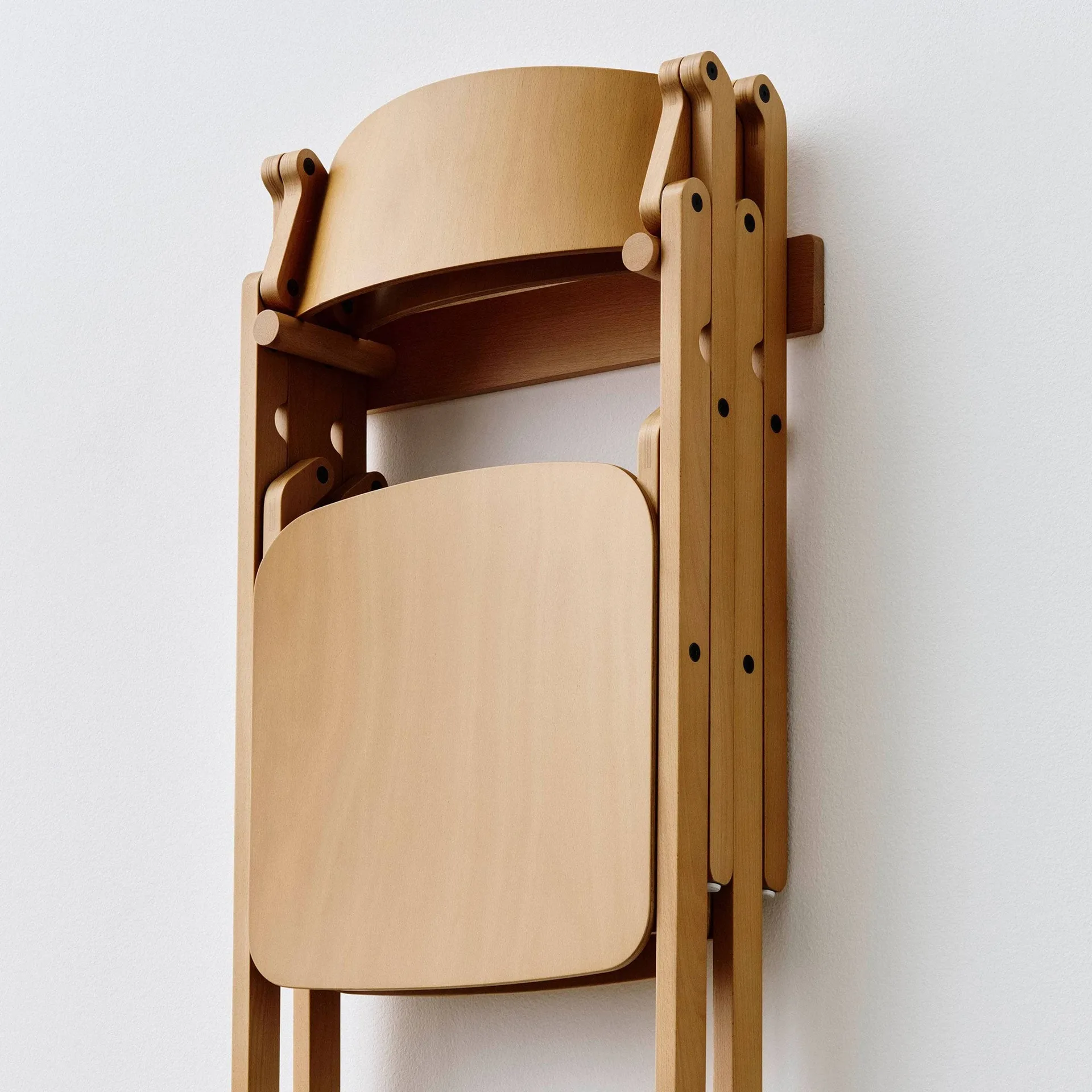 Backflip Chair muurbeugel voor stoel, Golden gelakt beukenhout HAY