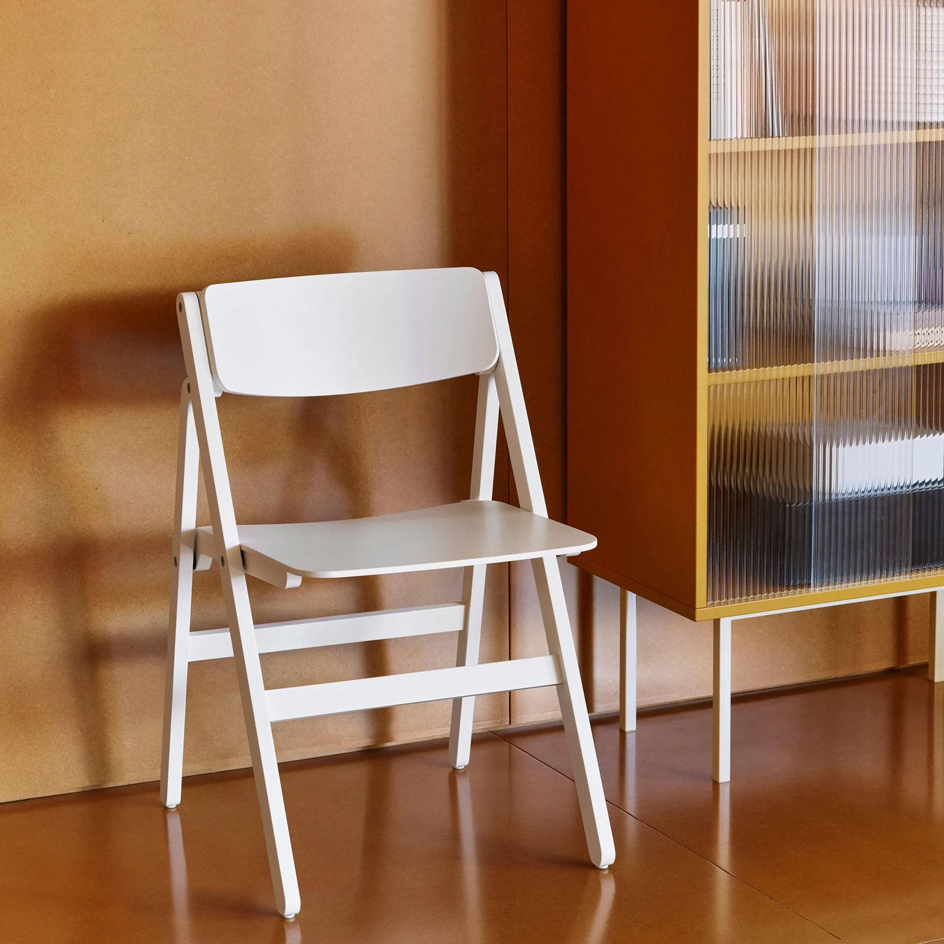 Backflip Chair stoel, Cream white gelakt beukenhout HAY