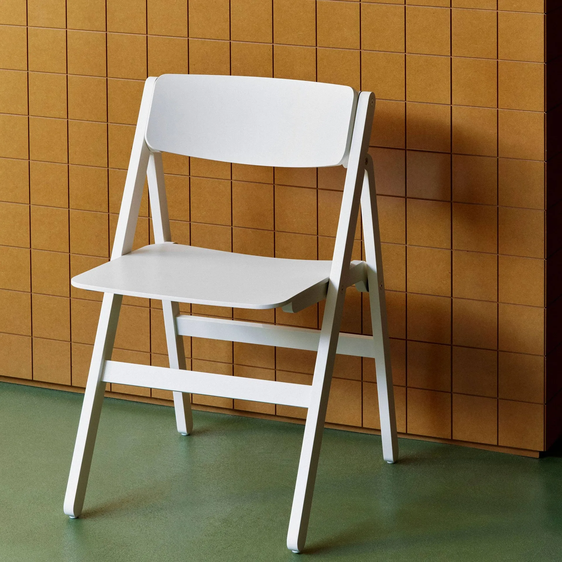 Backflip Chair stoel, Cream white gelakt beukenhout HAY