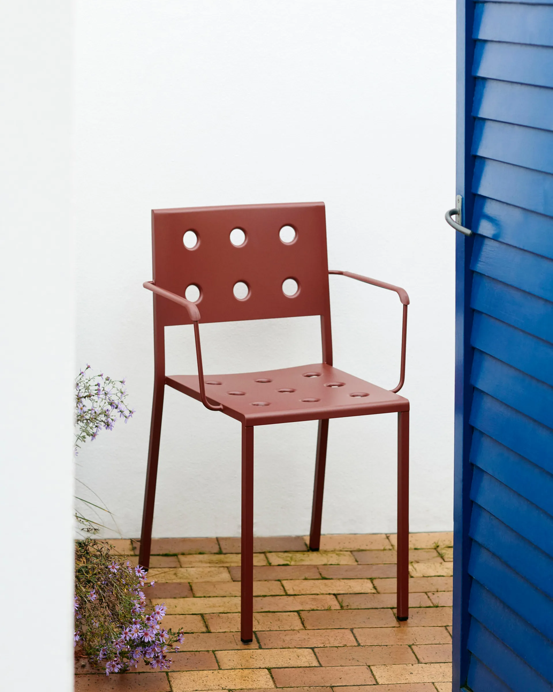 Balcony Dining Armchair armstoel, Iron red HAY