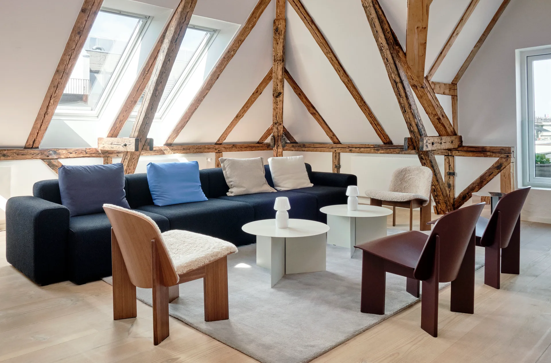 Chisel loungestoel, Donker bordeaux gelakt beuken HAY