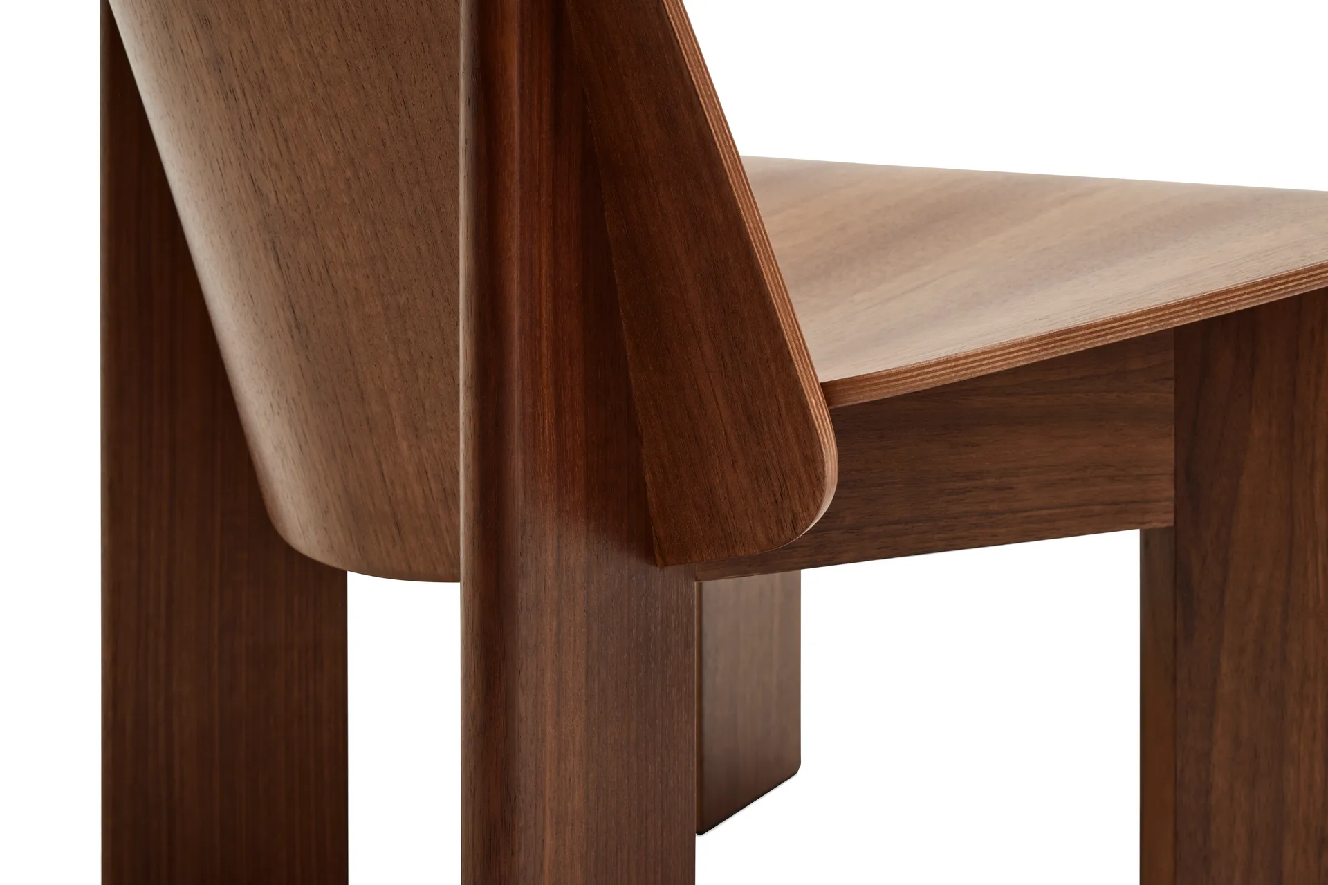 Chisel loungestoel, Gelakt walnoot HAY