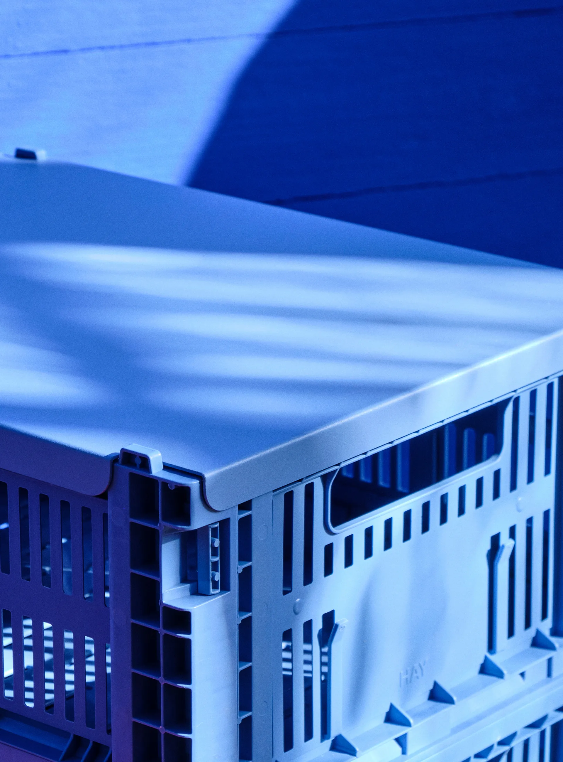 Colour Crate deksel medium, Electric blue HAY