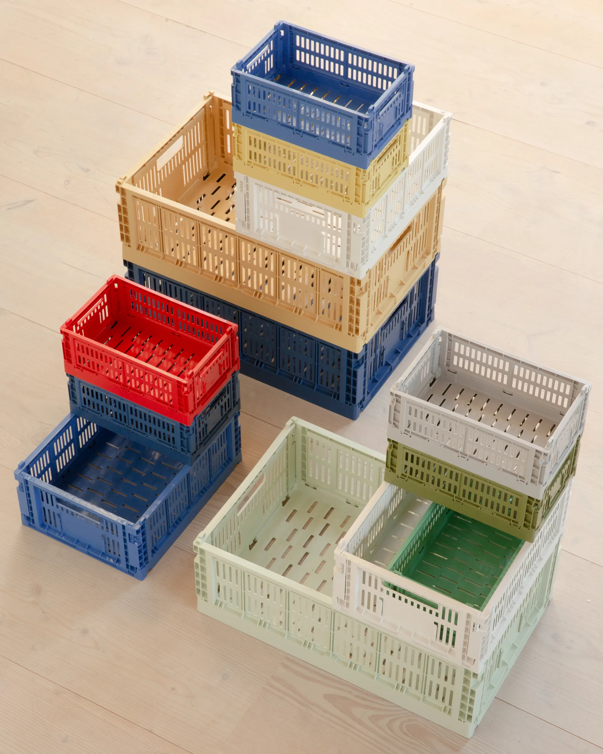 Colour Crate M 26,5x34,5 cm, Electric blue HAY