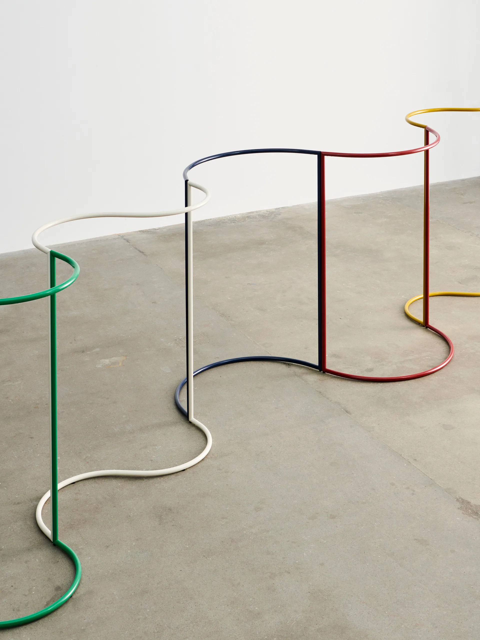 Colour Rack s-shape klerenhanger 144,2x150 cm, Eggshell HAY