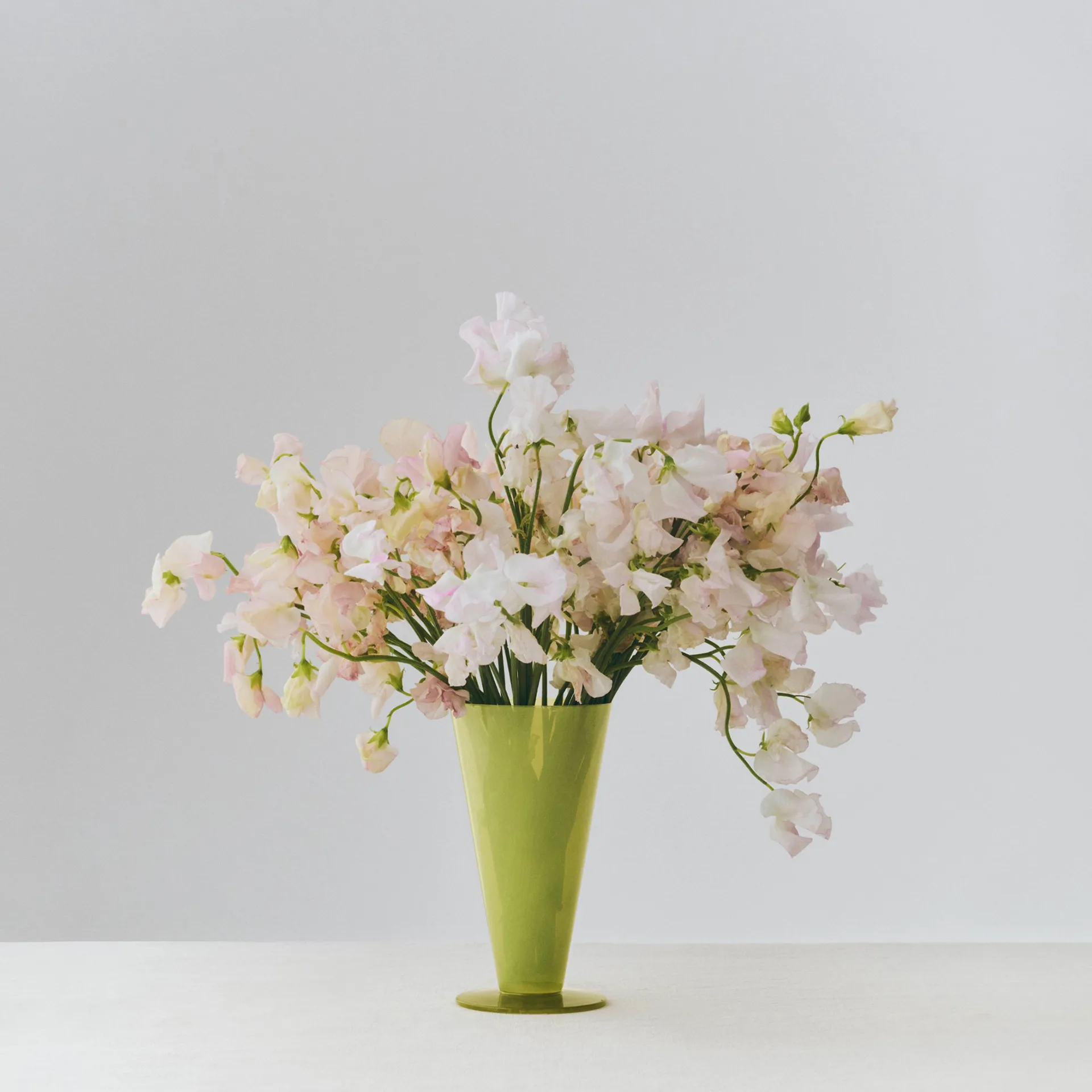 Conical vaas, Light green-dark lime, small HAY