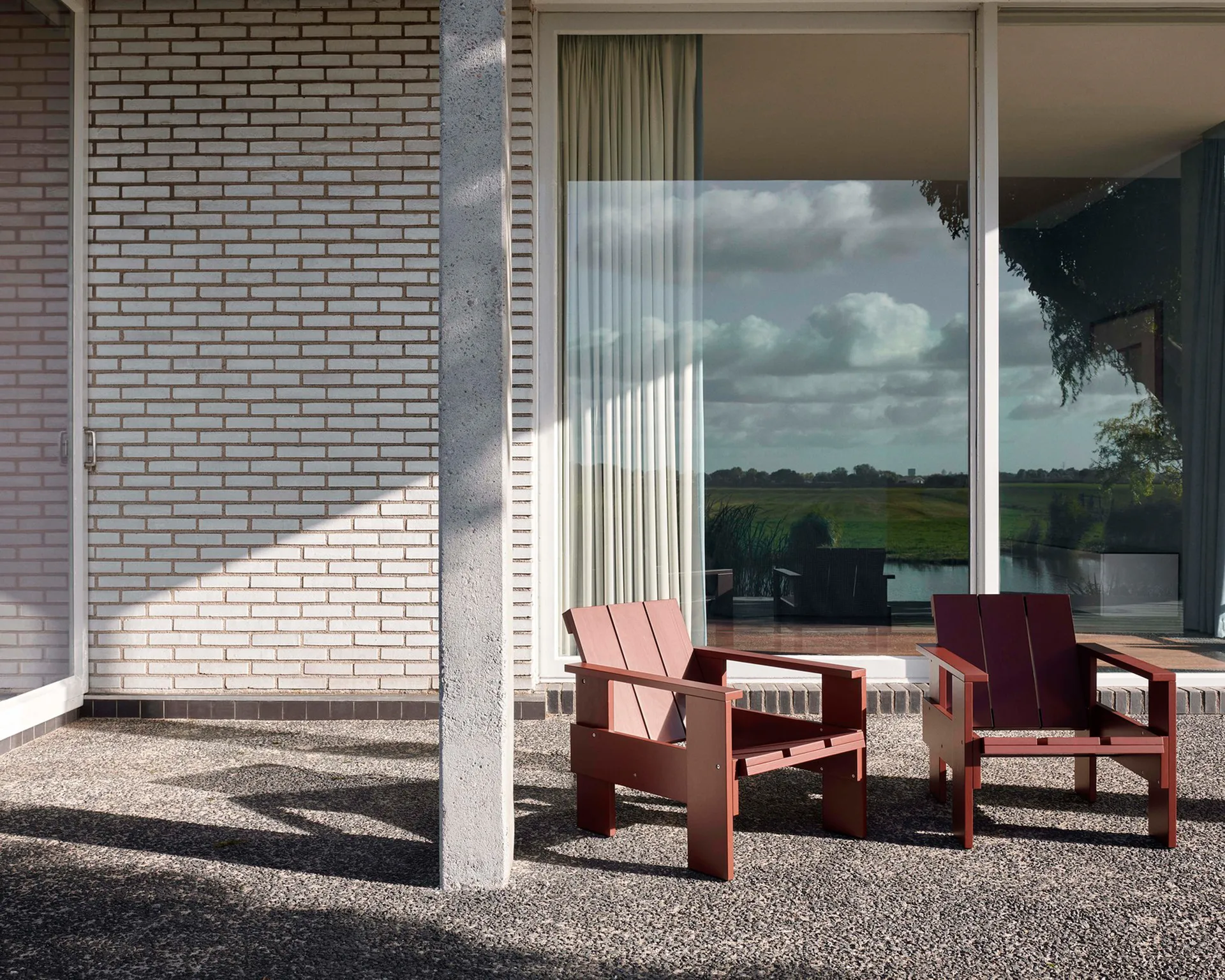 Crate lounge stoel gelakt sparrenhout, Iron red HAY