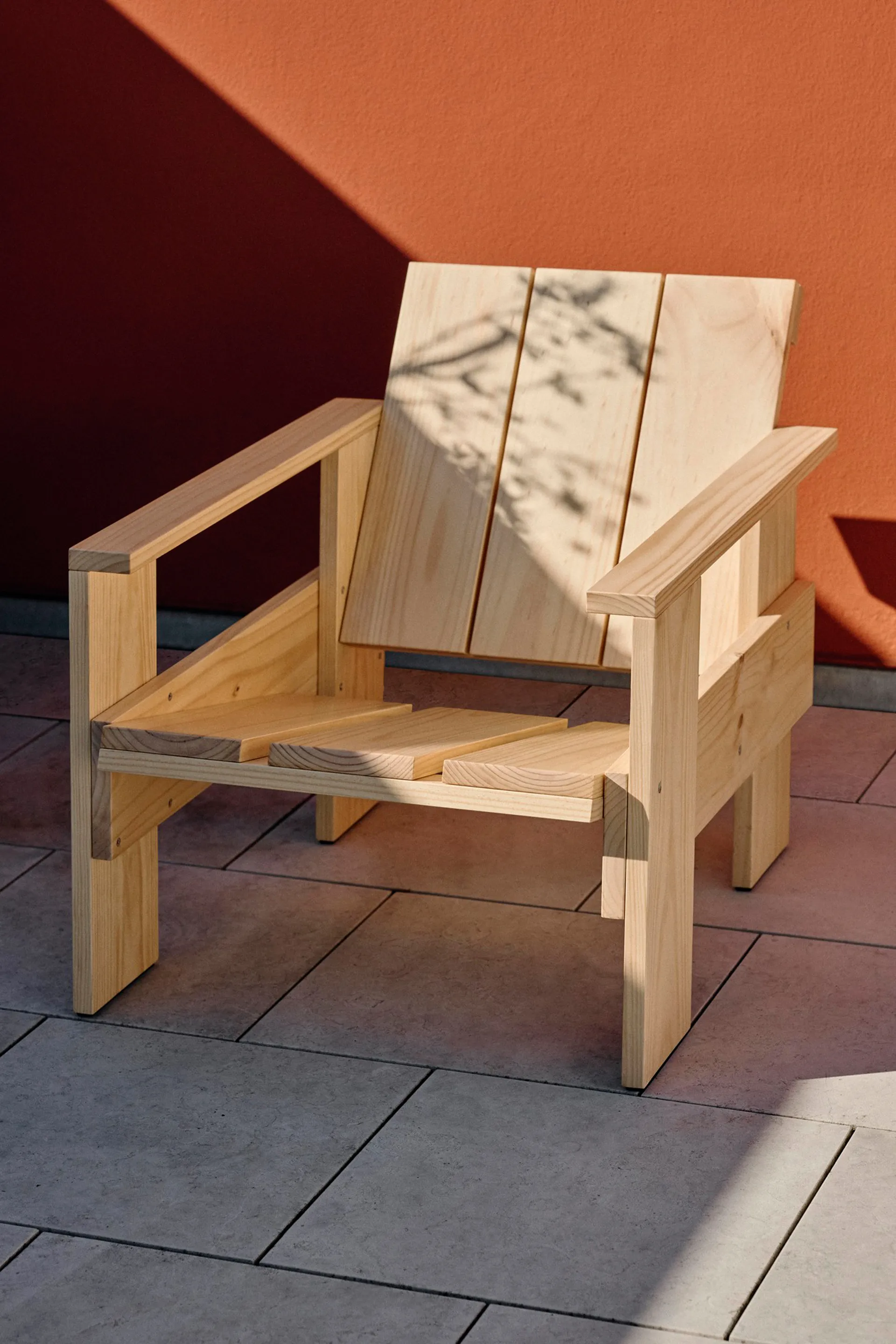 Crate lounge stoel gelakt sparrenhout, Natural HAY