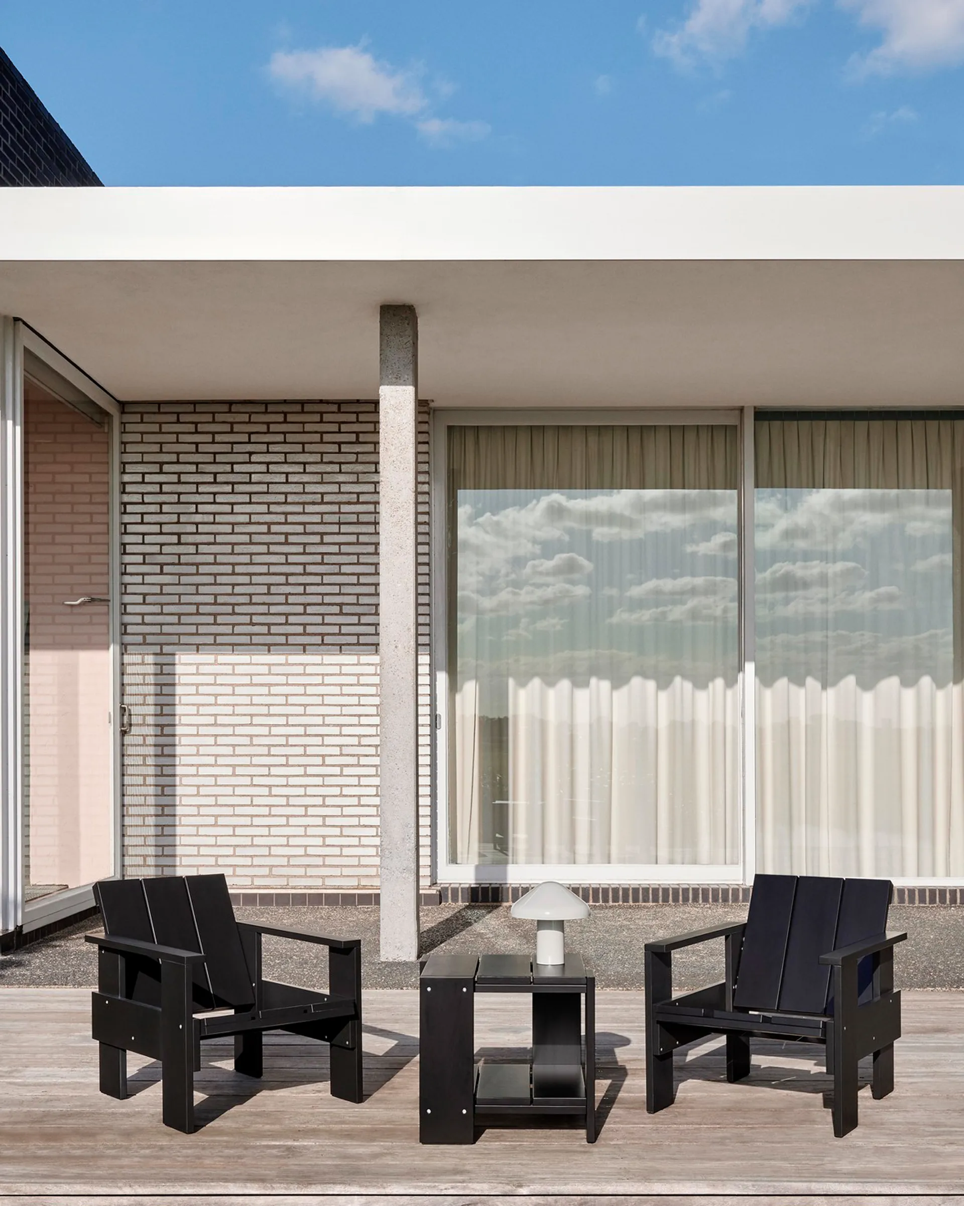 Crate Side Table tafel 49,5x49,5x45 cm gelakt sparrenhout, Black HAY