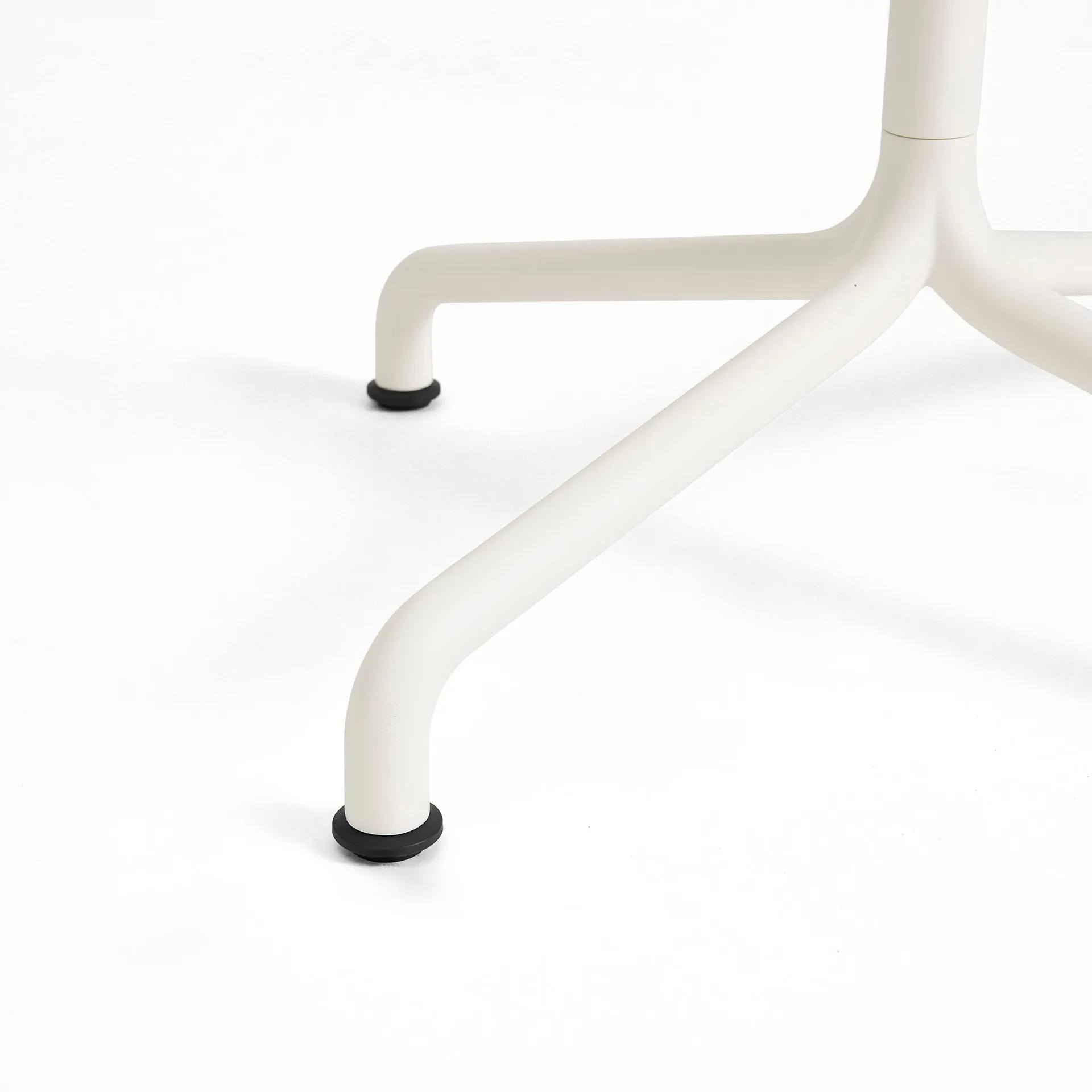 Deville tafel 60x70x74 cm, Cream white HAY