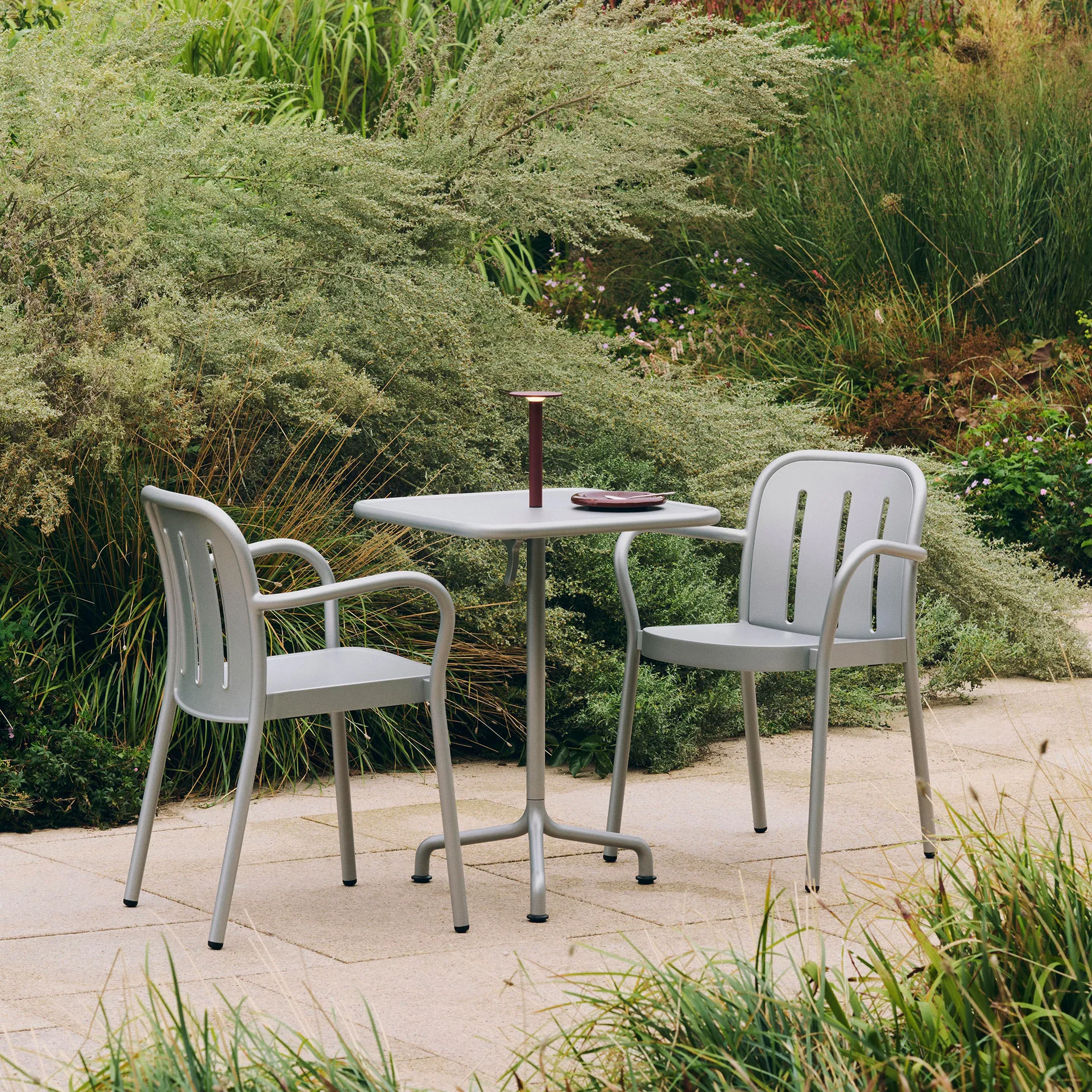 Deville tafel 60x70x74 cm, Silver grey HAY