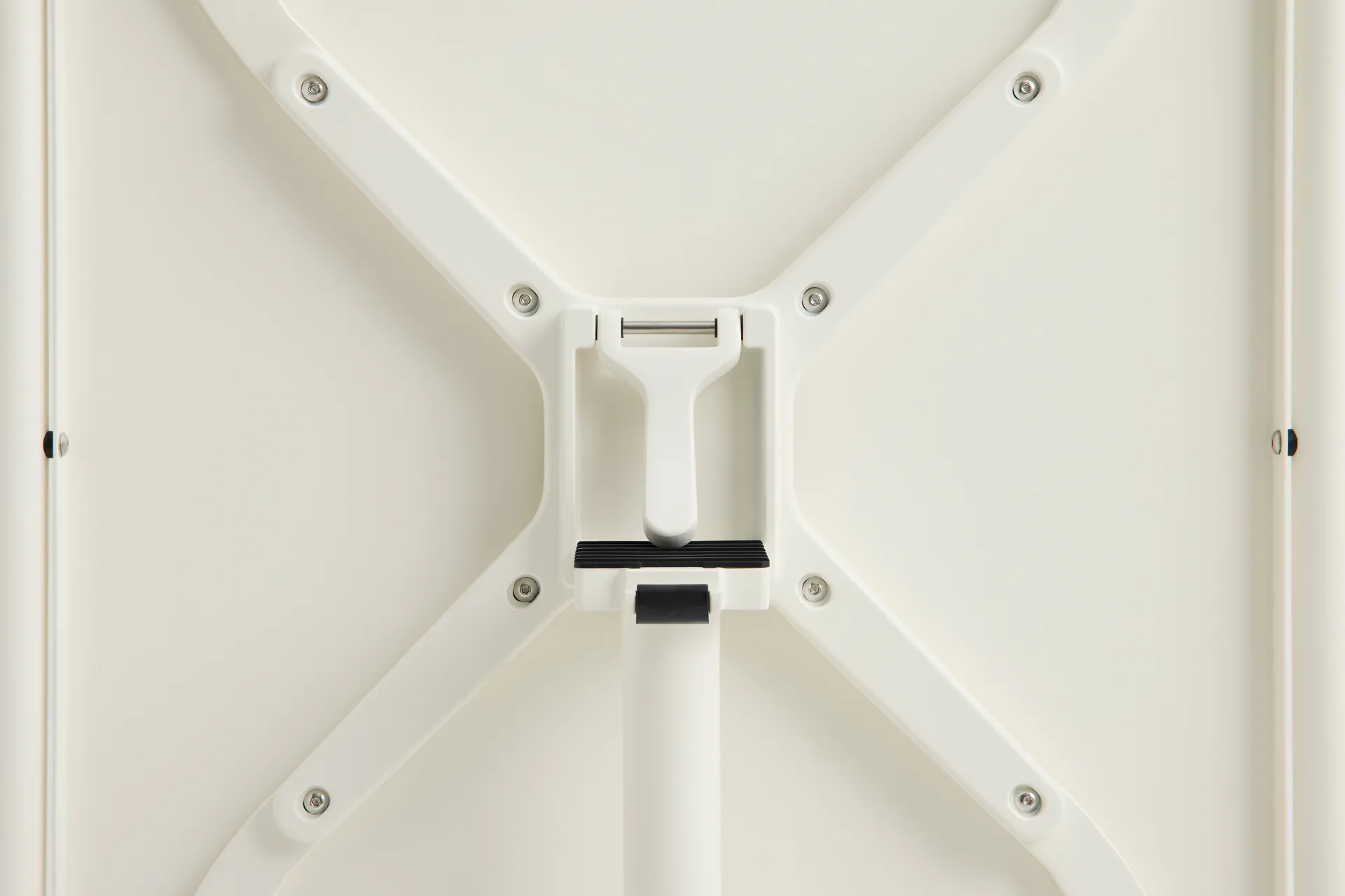 Deville tafel Ø80x74 cm, Cream white HAY