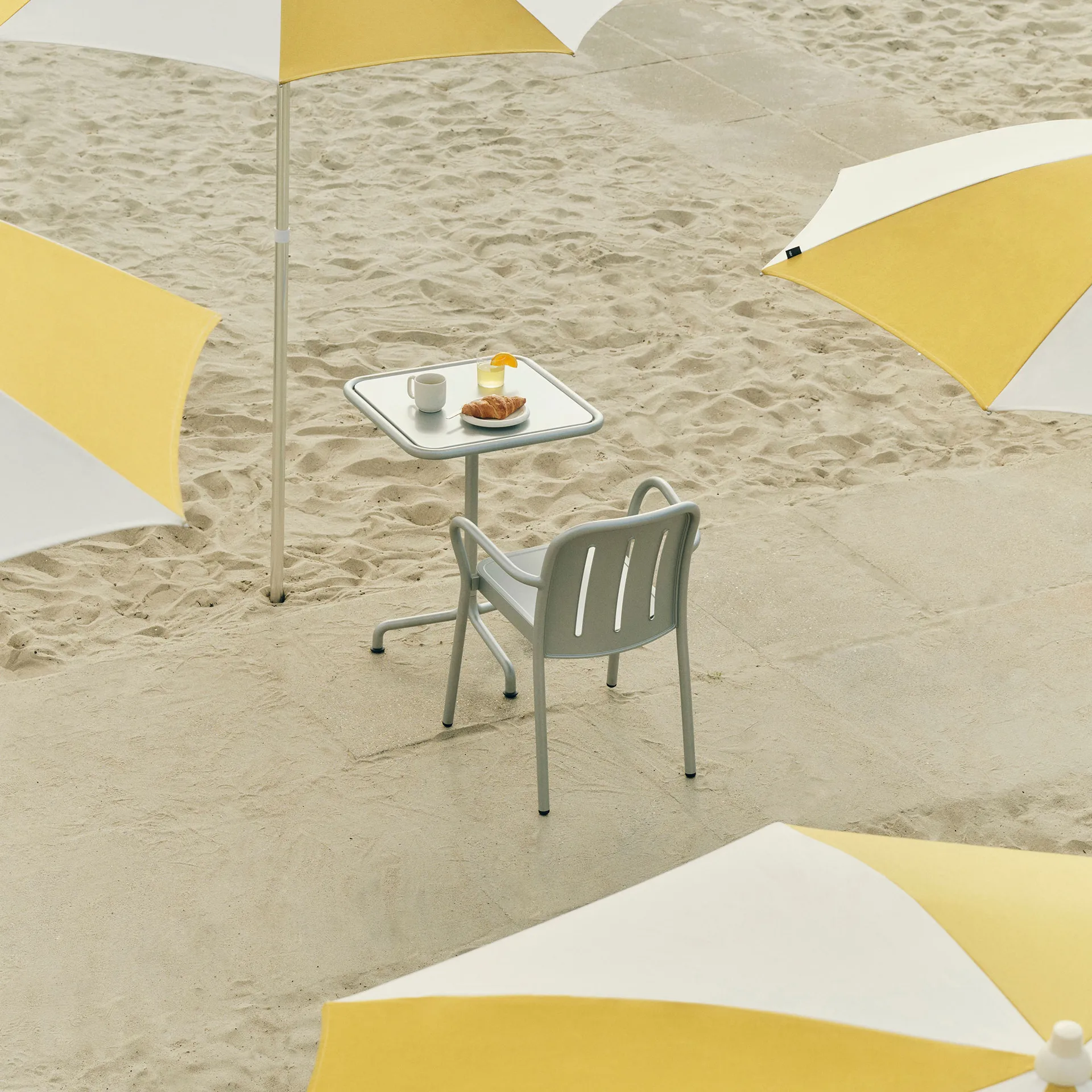 Deville tafel, Silver grey, 60x70x74 cm HAY