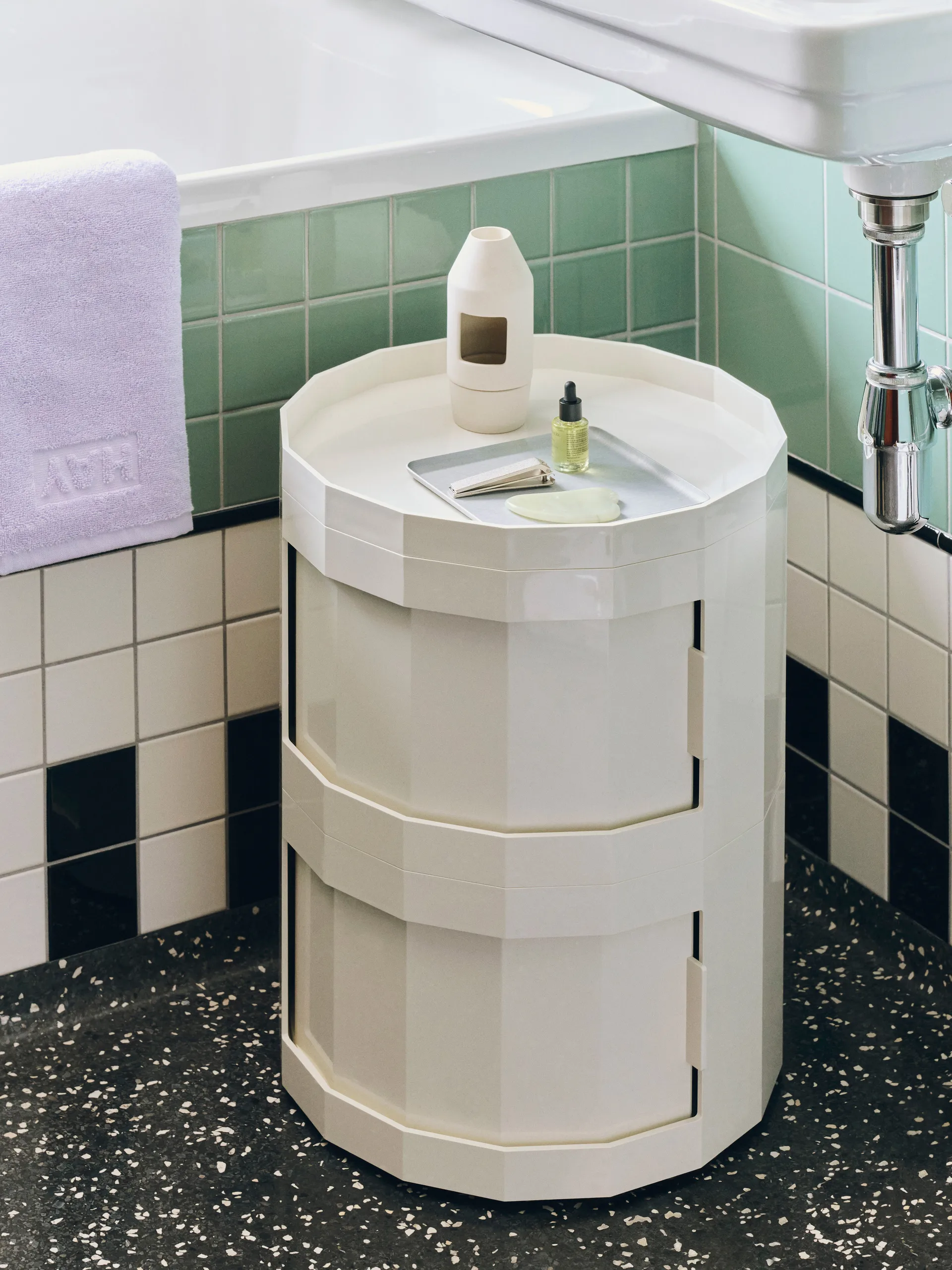 Facet Cabinet 20 bijzettafel, Eierschaal HAY