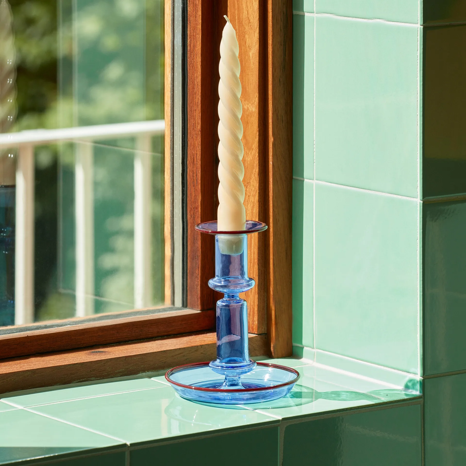 Flare medium kandelaar, Light blue-red HAY