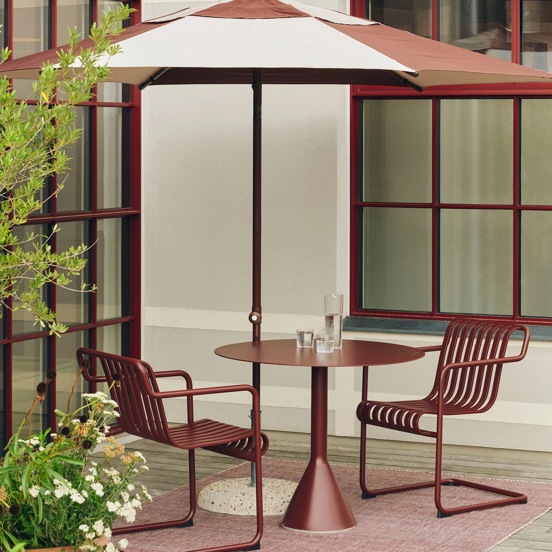 Haze mat

, Iron red, 230x230 cm HAY