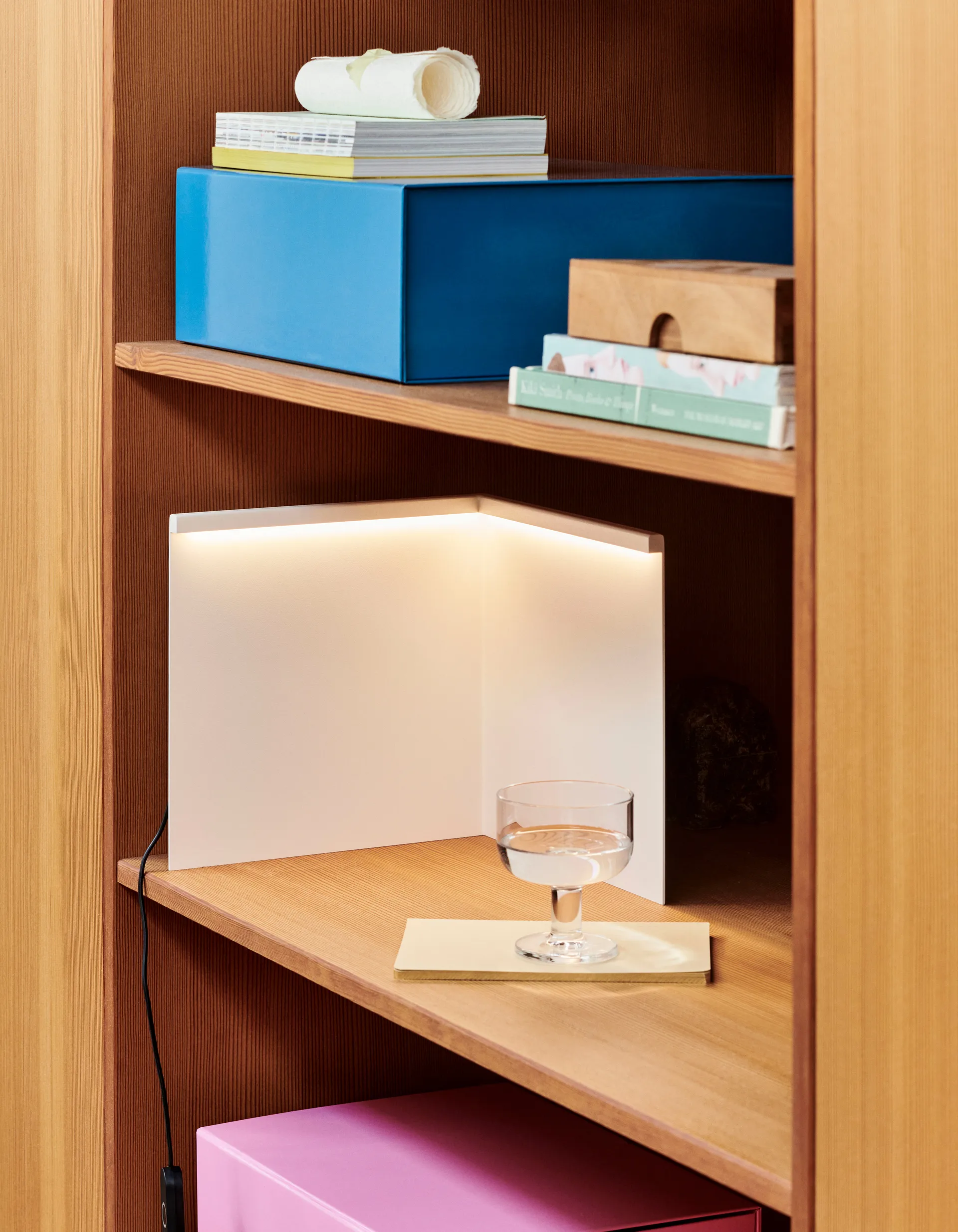 LBM Corner tafellamp, Cream white HAY