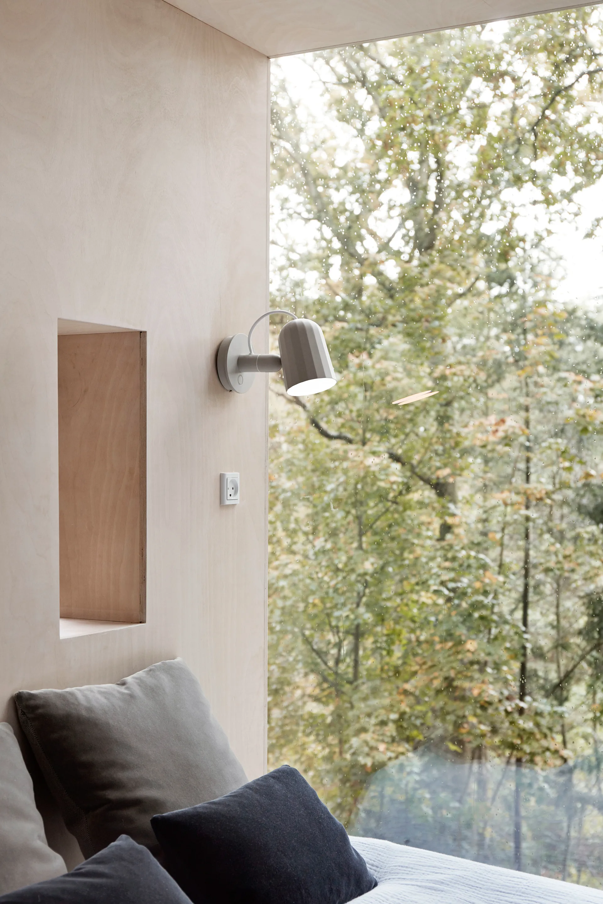 Noc wall button wandlamp, Off white HAY