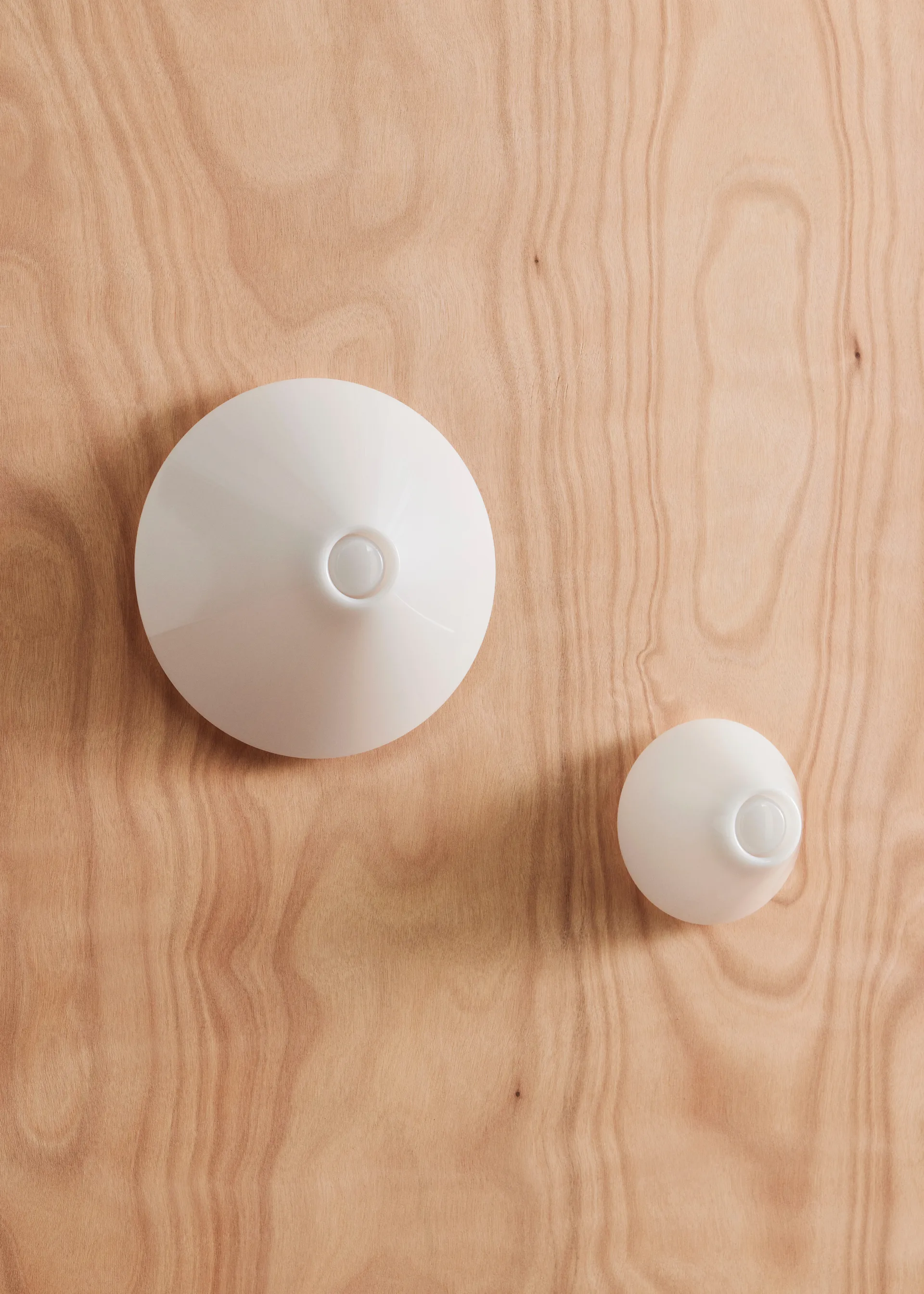 Ono Flush Mount wandlamp Ø35 cm, Opal acrylic HAY