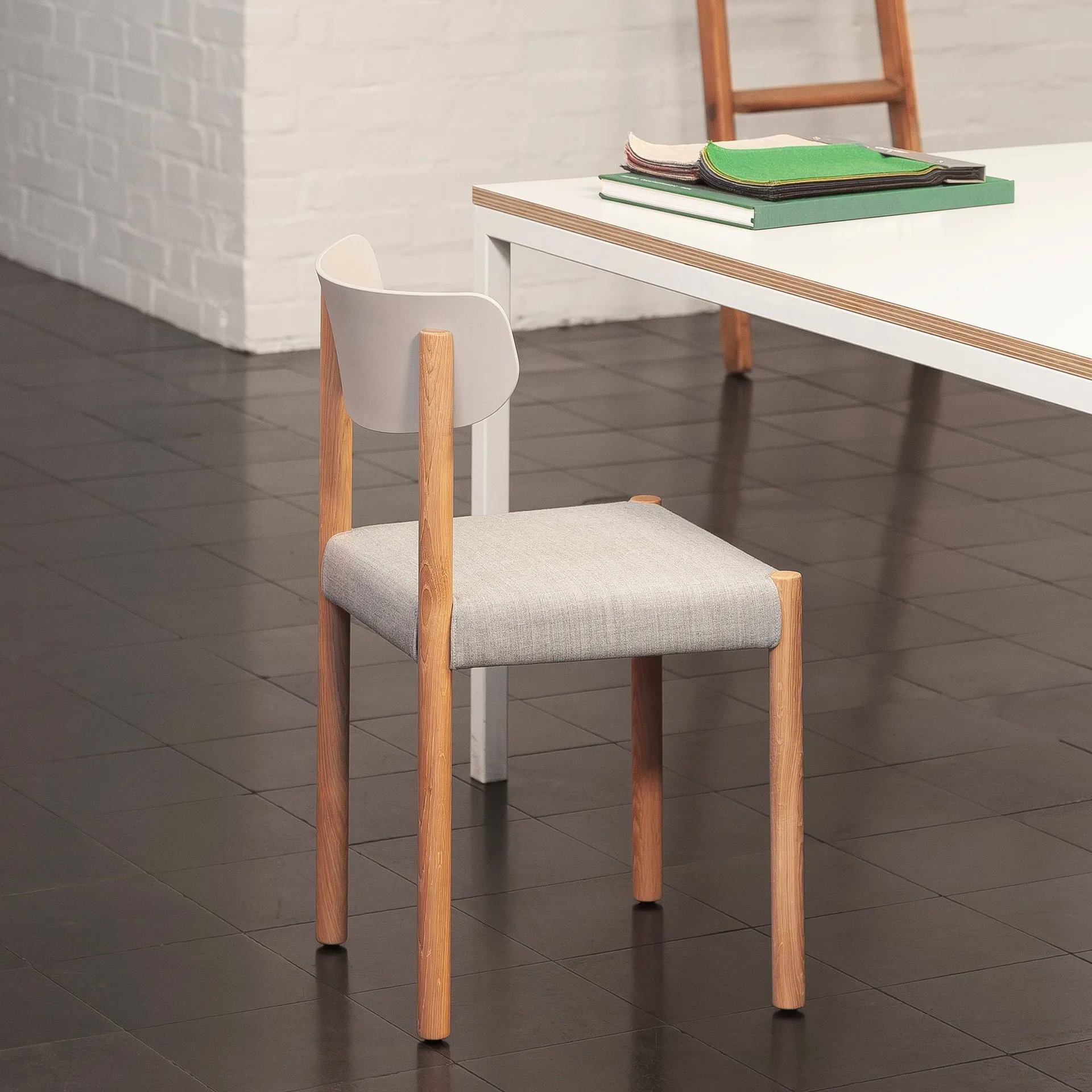Pack Chair 11 stoel, Geolied eik-chalk grey-Remix 126 HAY