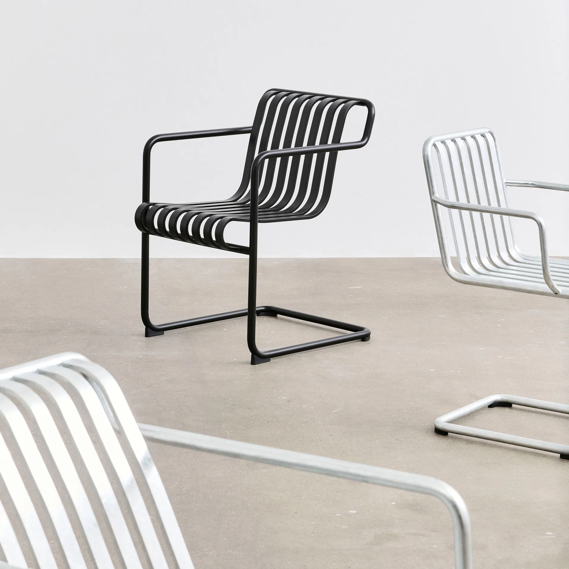 Palissade Cantilever Dining armstoel, Antraciet HAY