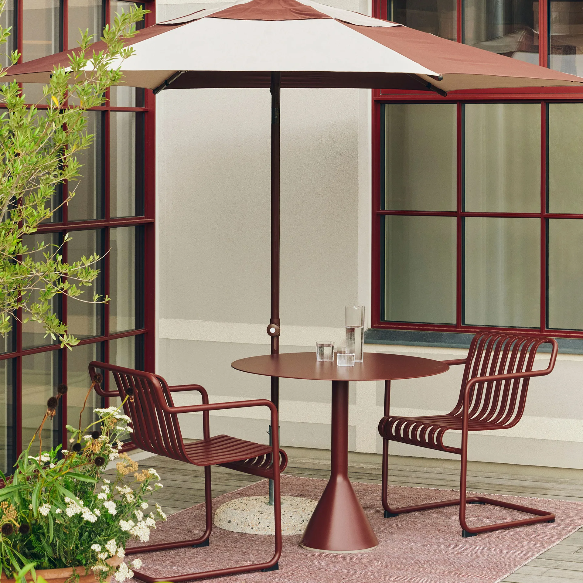 Palissade Cantilever Dining armstoel, Iron red HAY