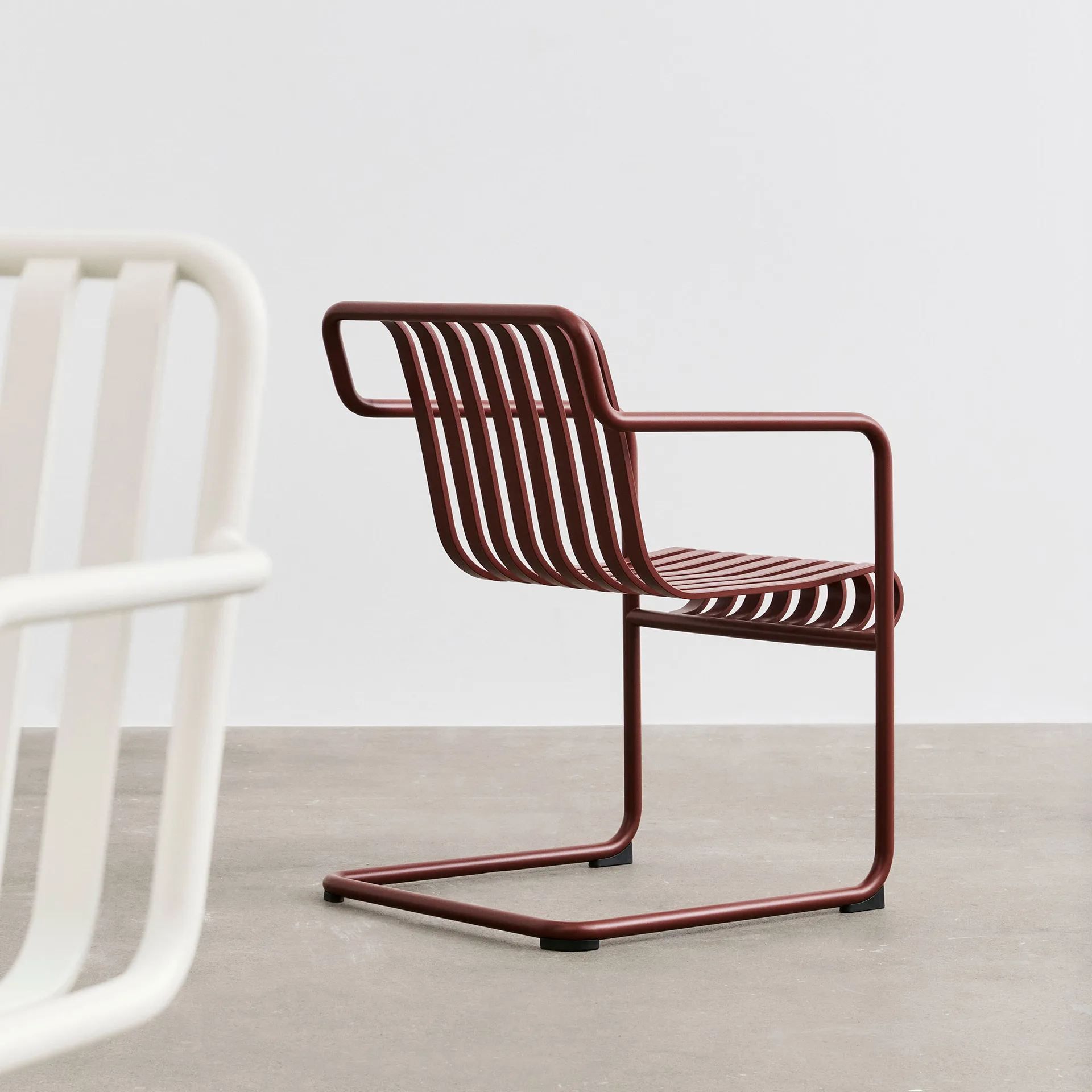 Palissade Cantilever Dining armstoel, Iron red HAY