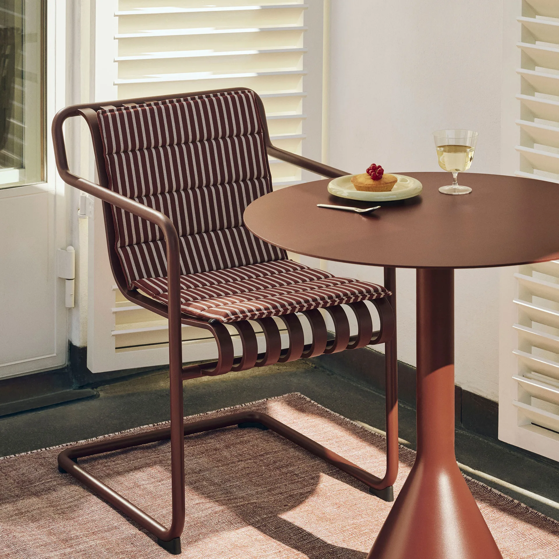 Palissade Cantilever Dining armstoel, Iron red HAY