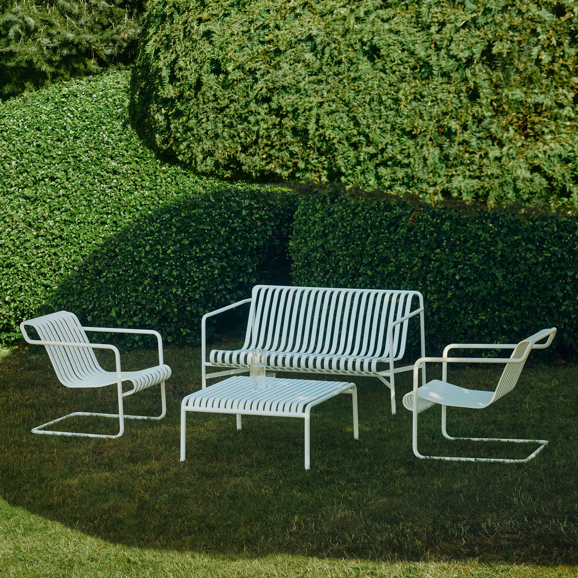 Palissade Cantilever Low loungestoel, Cream white HAY