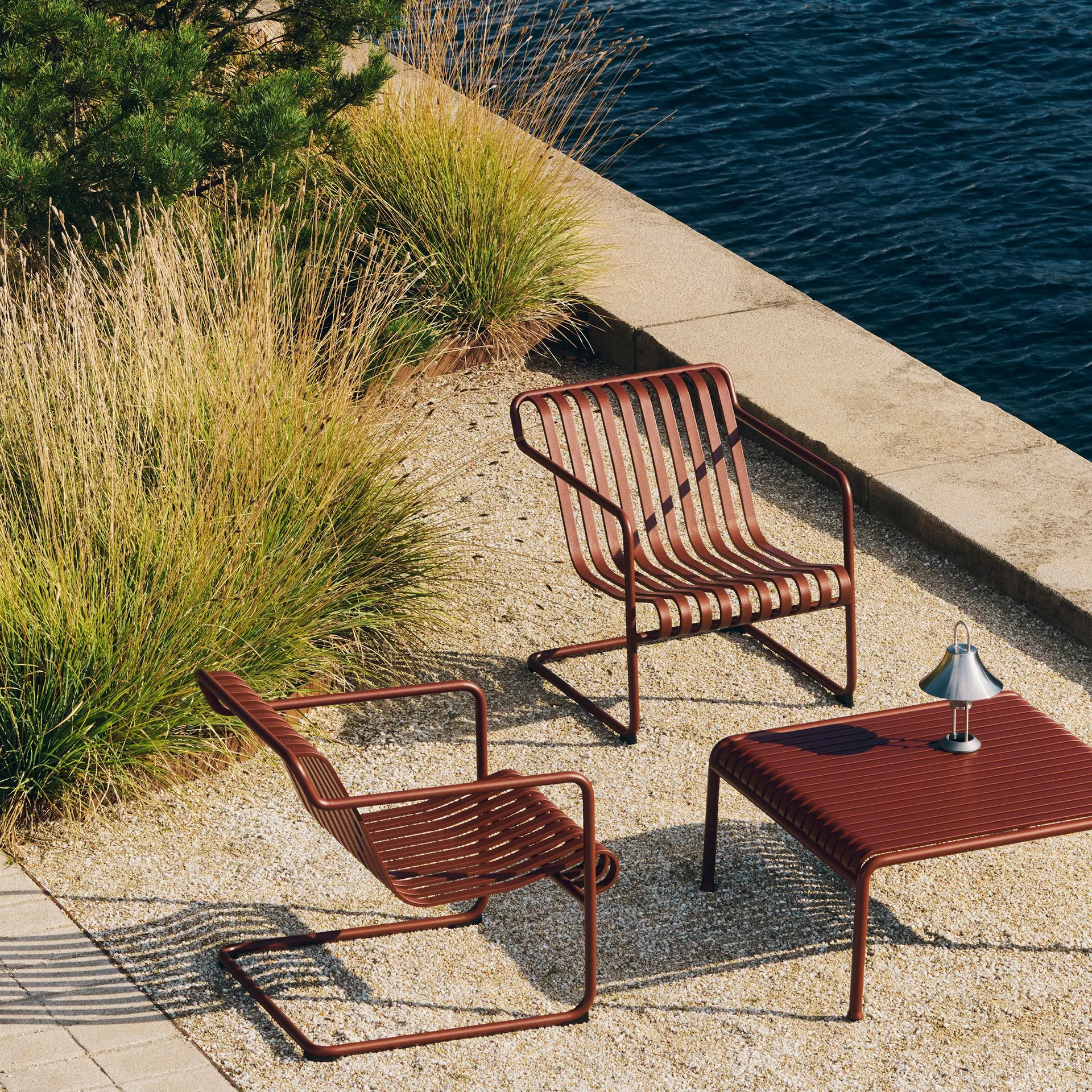 Palissade Cantilever Low loungestoel, Iron red HAY