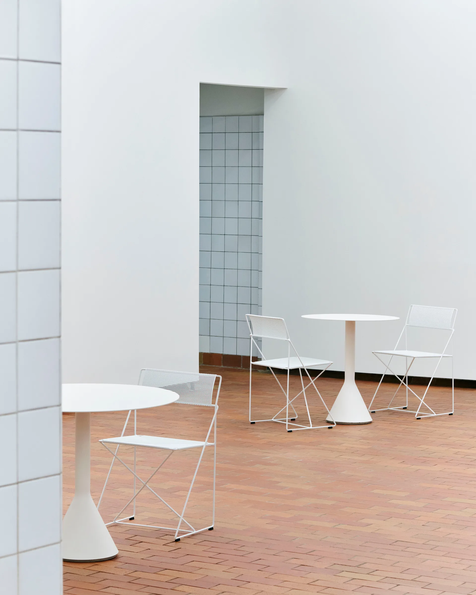 Palissade Cone rond koffietafel, Cream white, Ø70 cm HAY