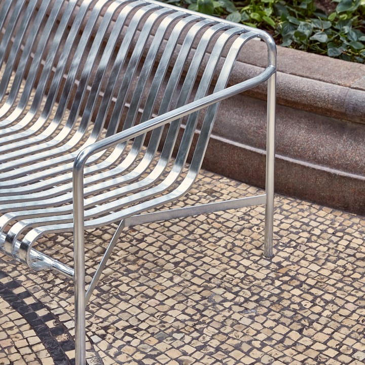 Palissade Dining bank met armleuningen, Hot galvanized HAY