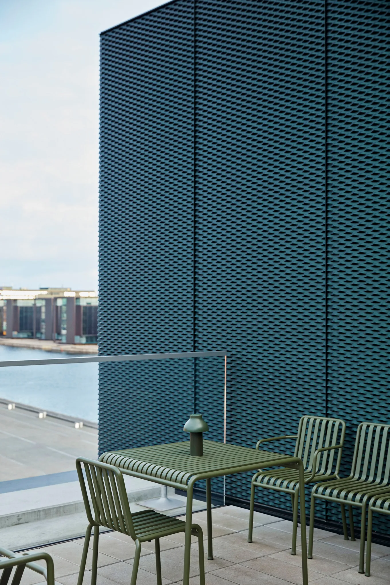 Palissade eetset 2 armstoelen 82,5x90 cm olive,  HAY