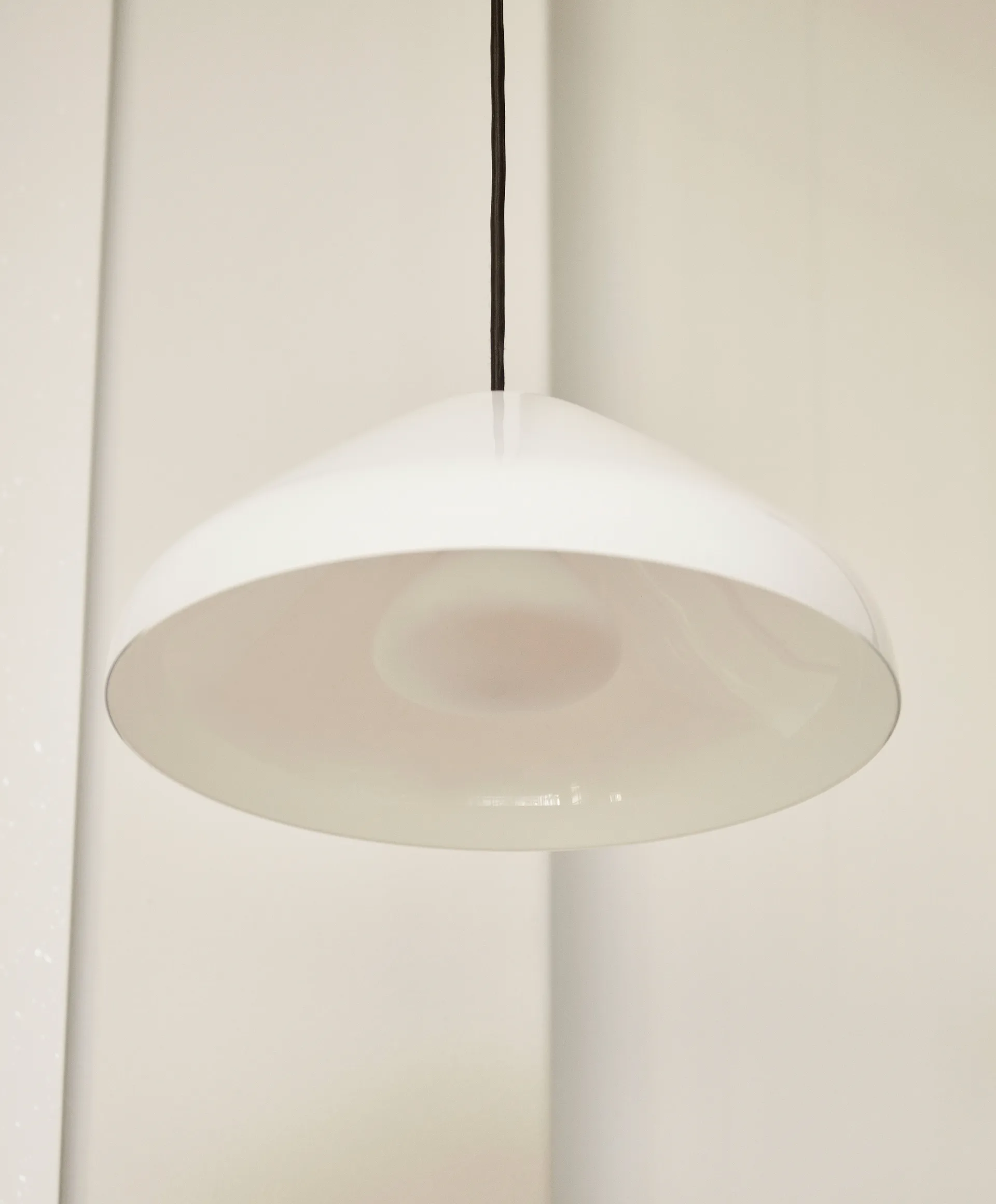 Pao Glass hanglamp Ø35 cm, Wit-opaalglas HAY