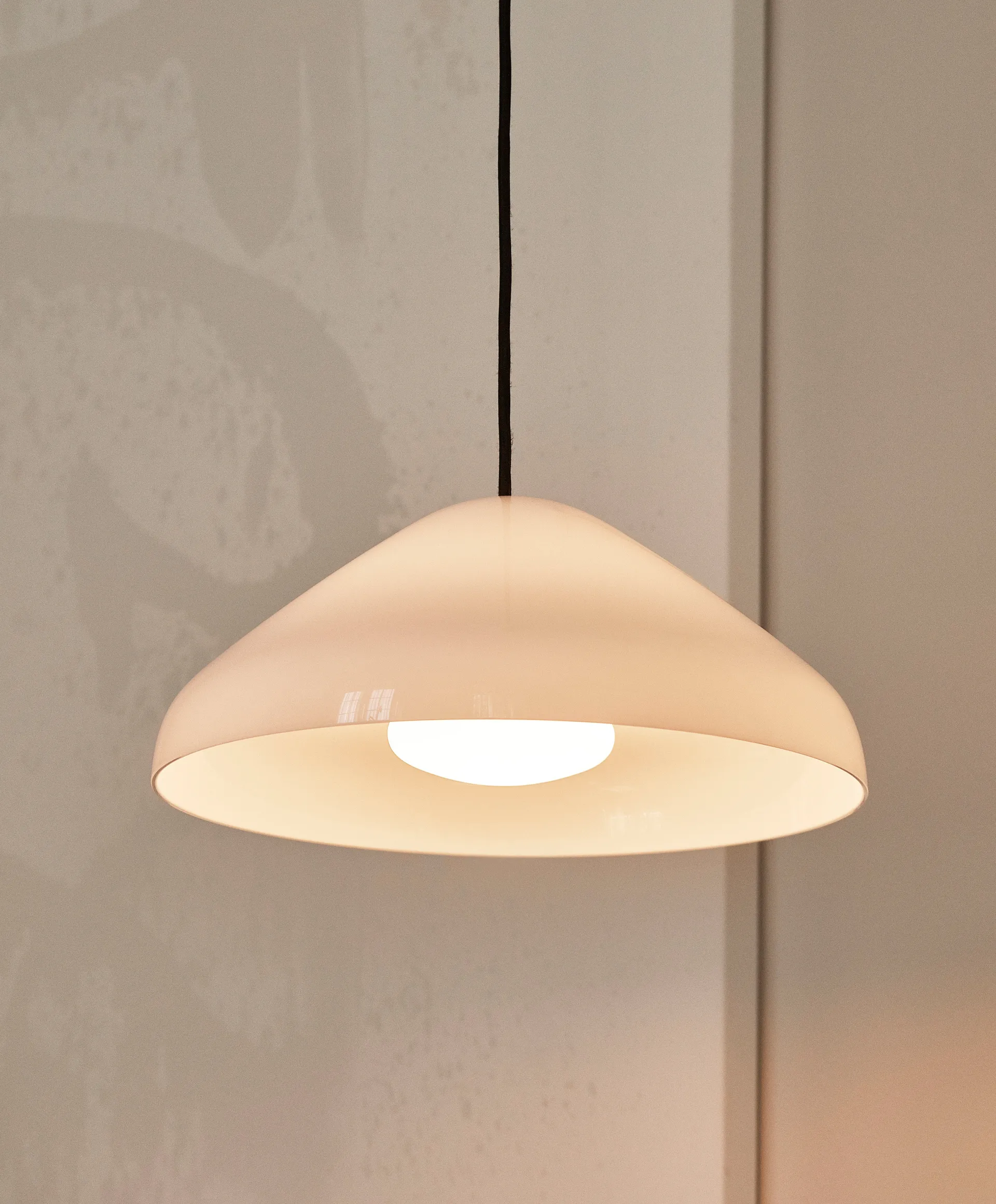 Pao Glass hanglamp Ø35 cm, Wit-opaalglas HAY
