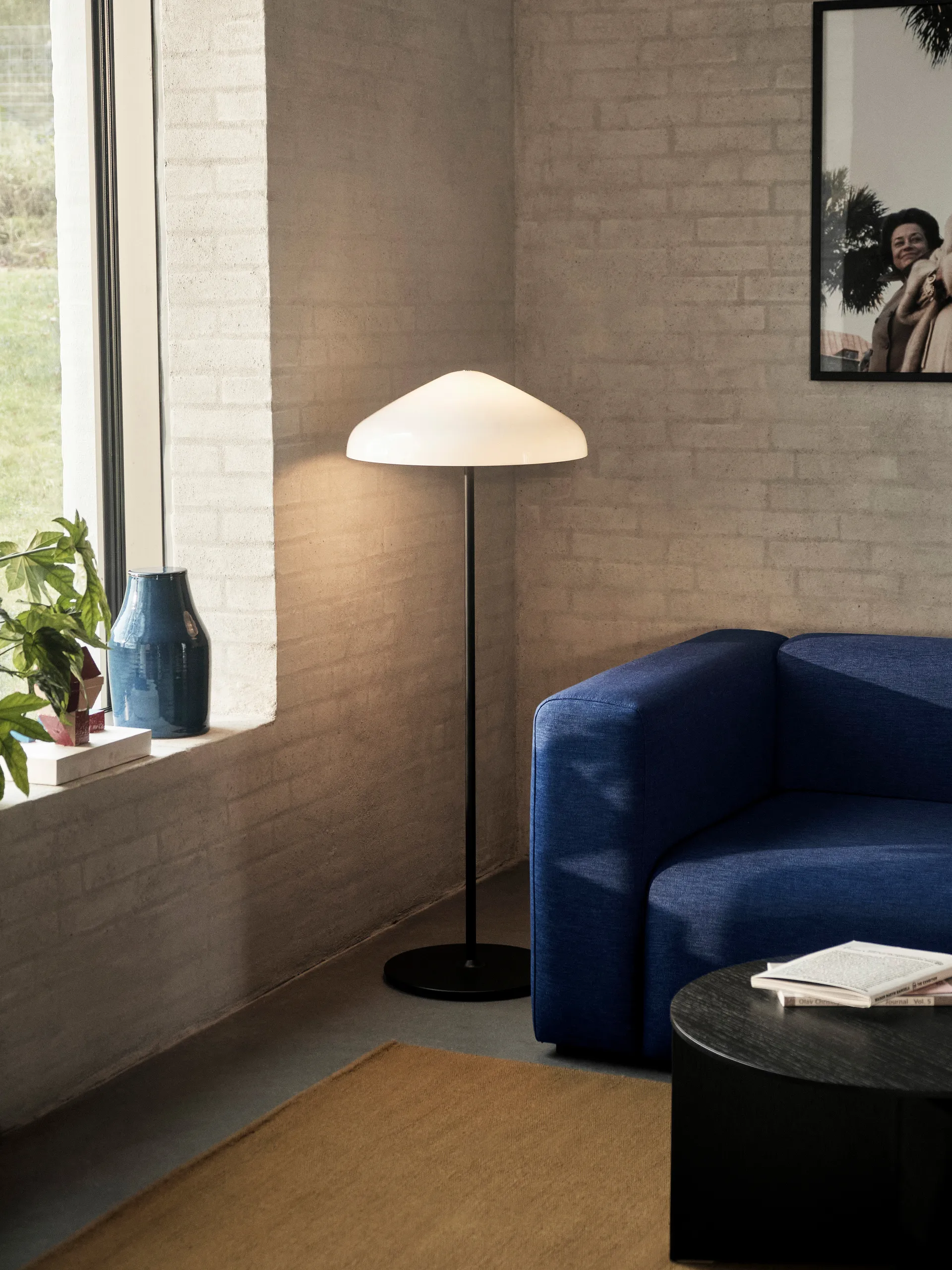 Pao Glass vloerlamp, White opal glass HAY