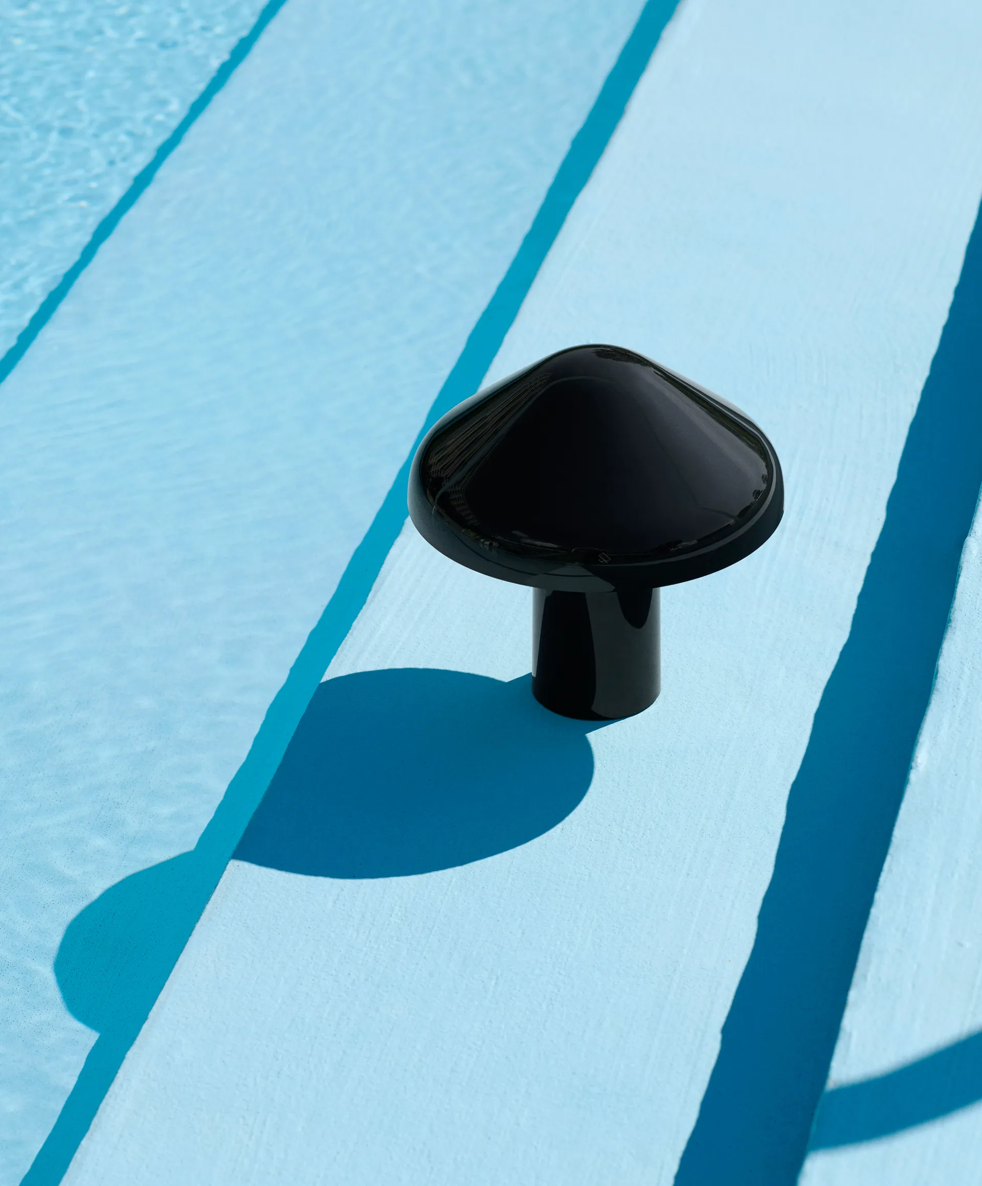 Pao Portable tafellamp, Soft black HAY