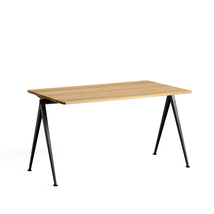 Pyramid 01 bureau - Oak clear lacquer – 140x75 cm – zwart stalen onderstel - HAY