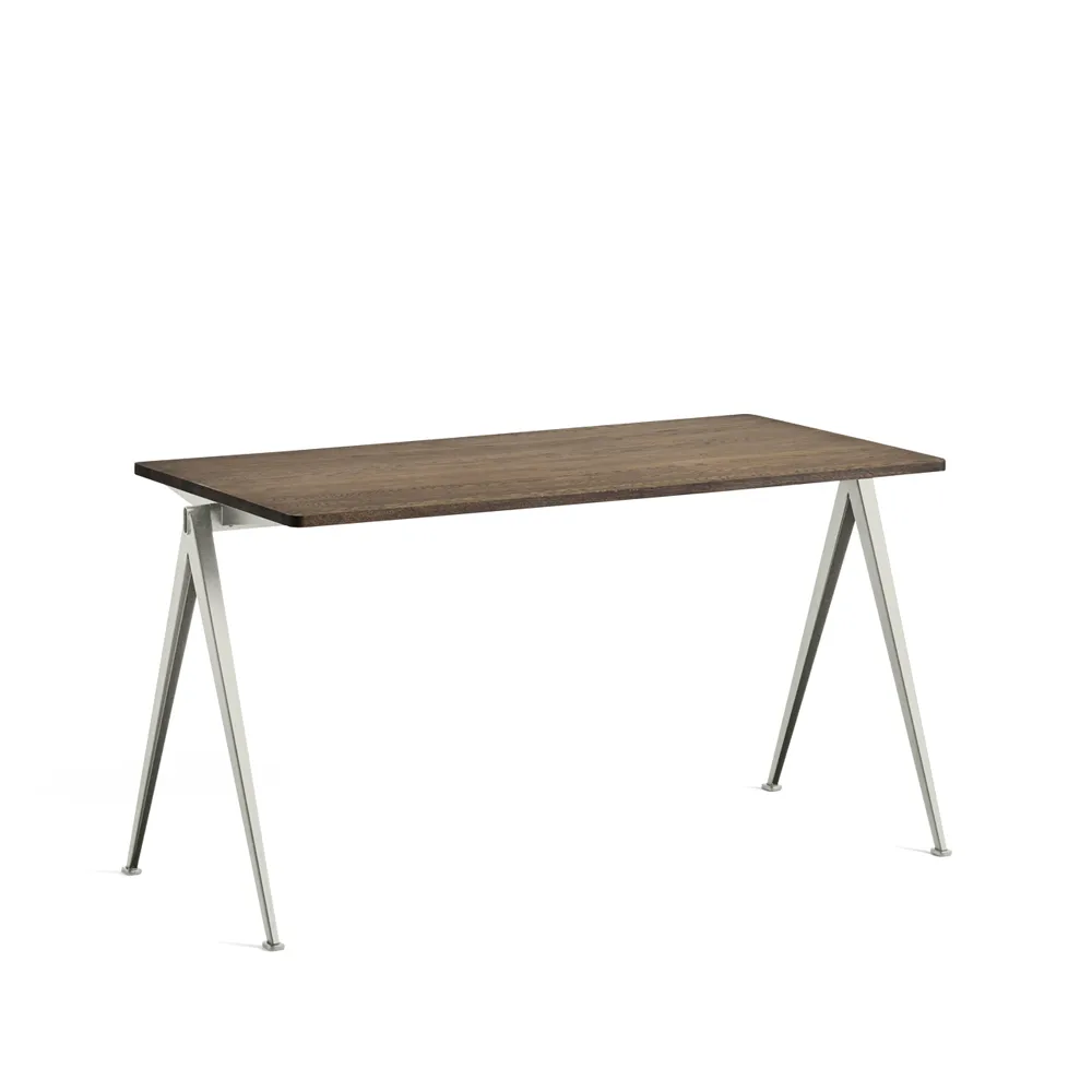 Pyramid 01 bureau, Oak smoked – 140x65 cm – beige stalen onderstel HAY