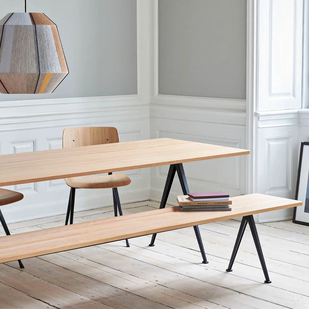 Pyramid bank, Oak mat gelakt – 190 cm – zwart stalen onderstel HAY