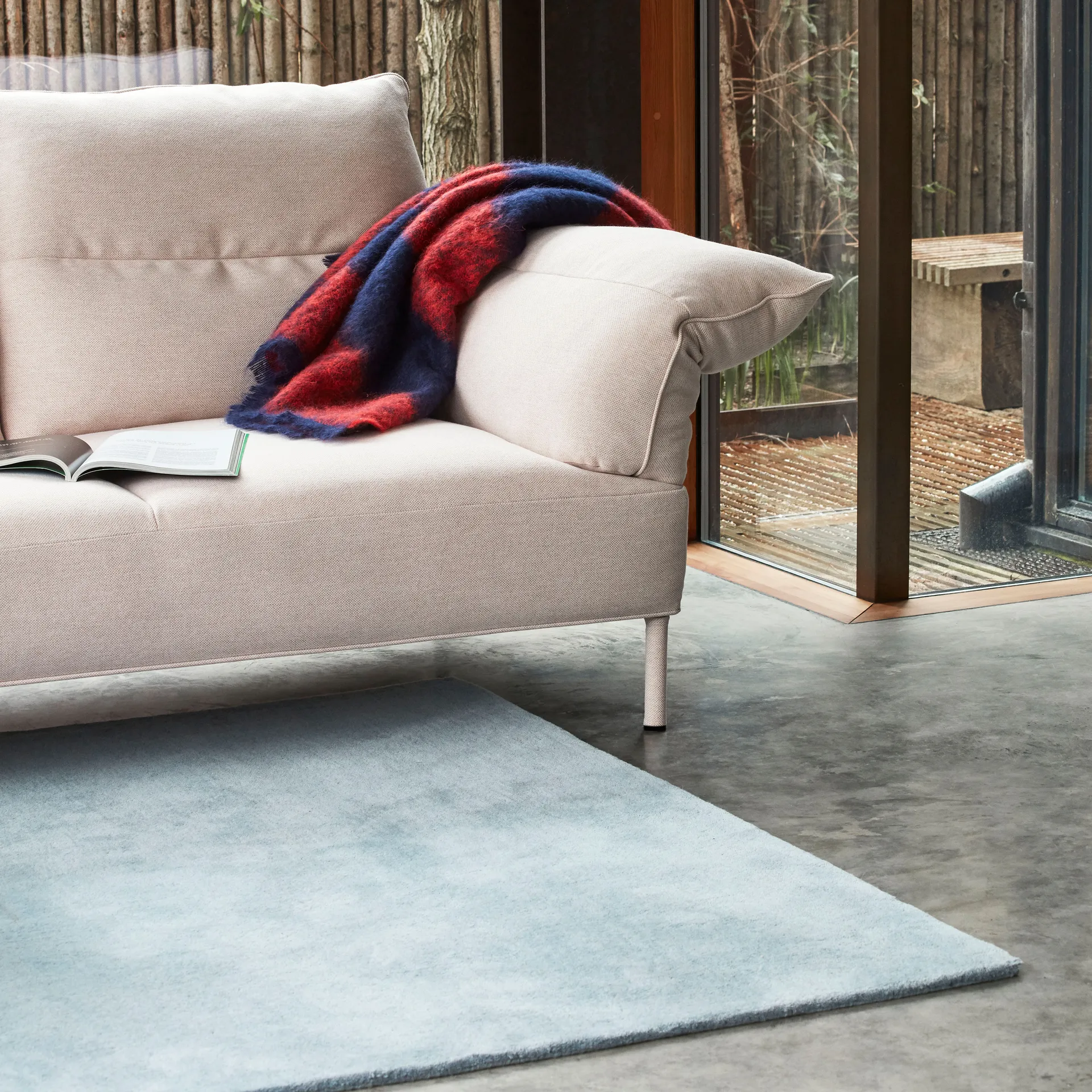 Raw wollen vloerkleed No 2 200x300 cm, Light blue HAY