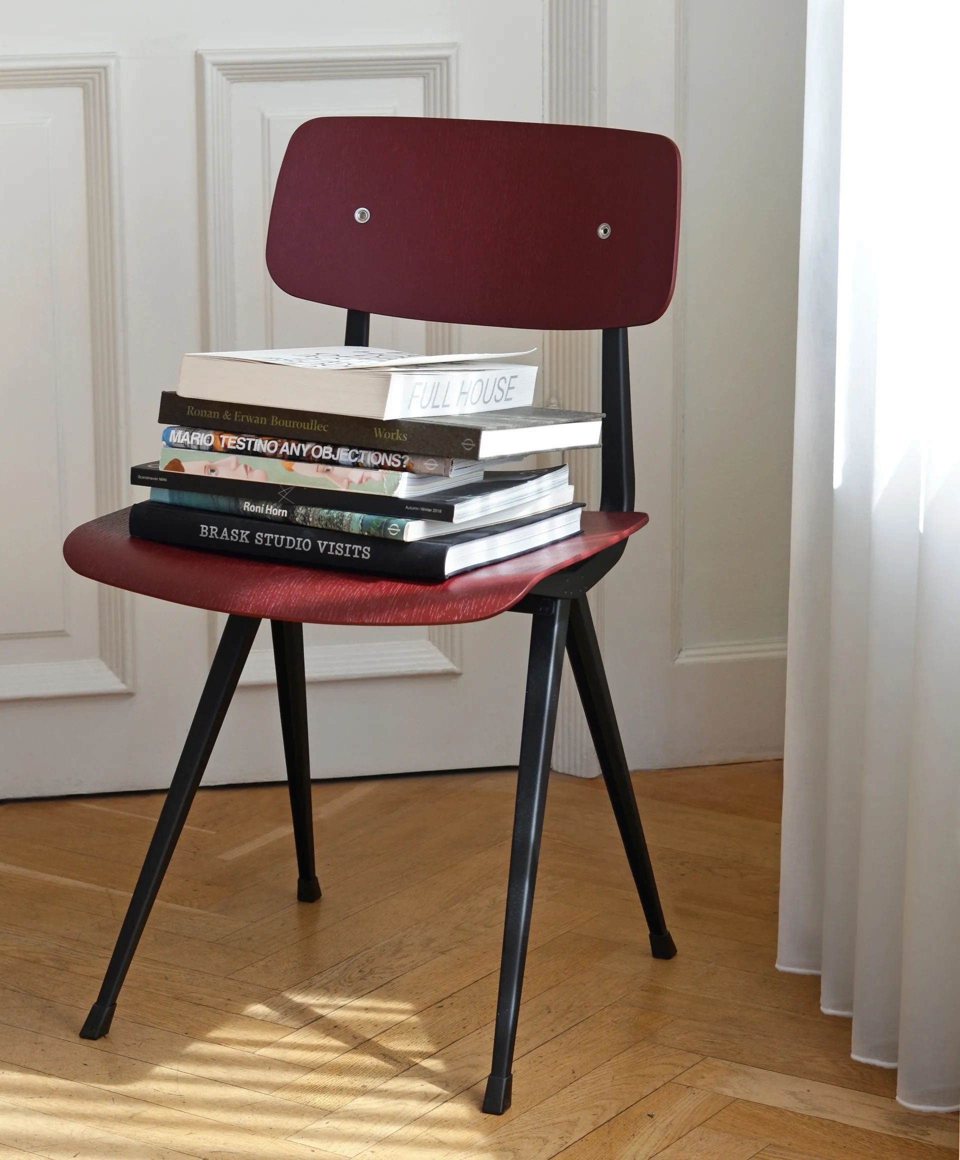 Result stoel, Dark brick – zwart stalen onderstel HAY