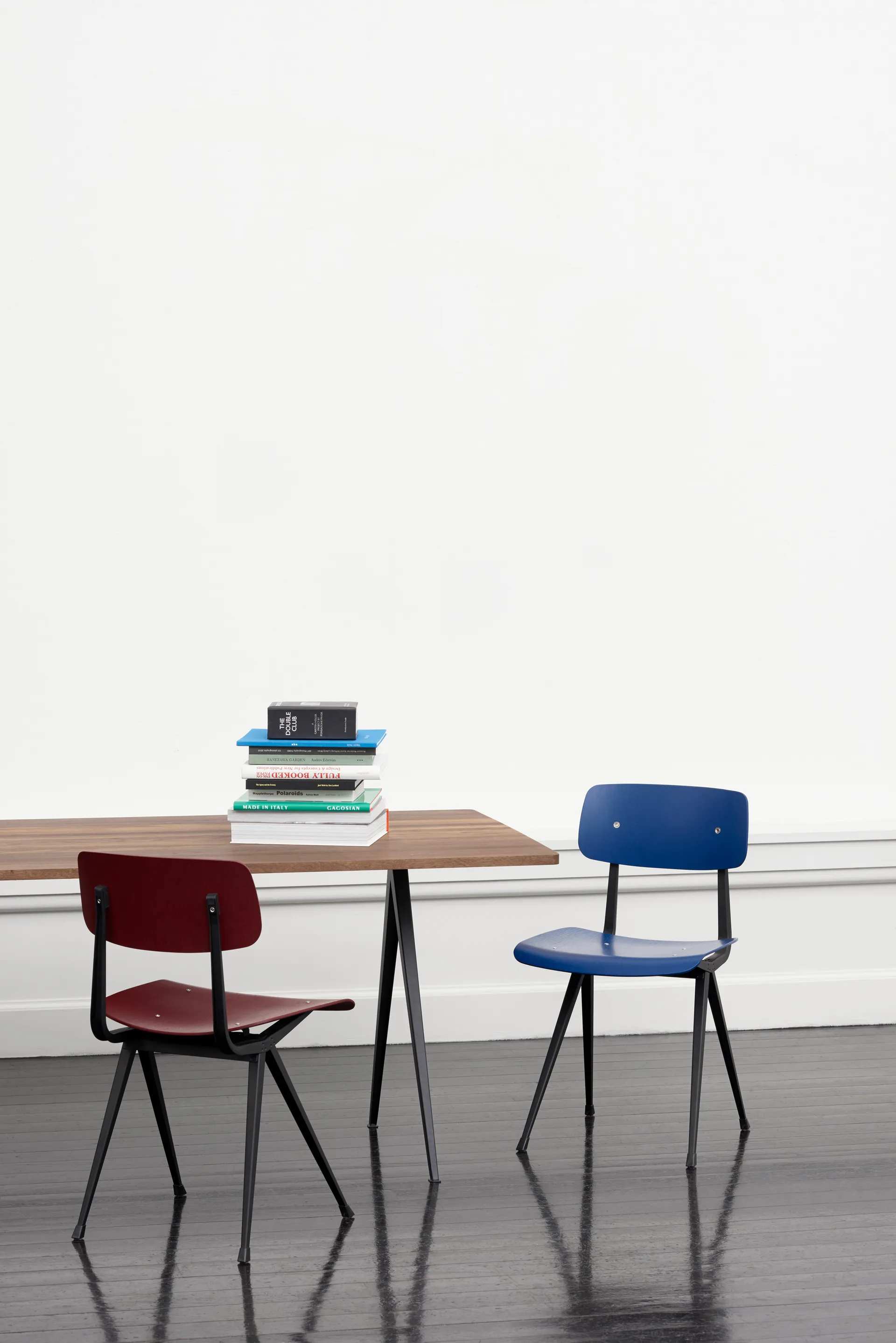 Result stoel, Dark brick – zwart stalen onderstel HAY