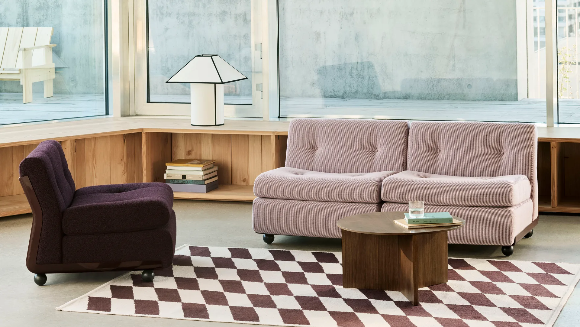 Slit salontafel Ø65 cm, Lacquered walnut HAY