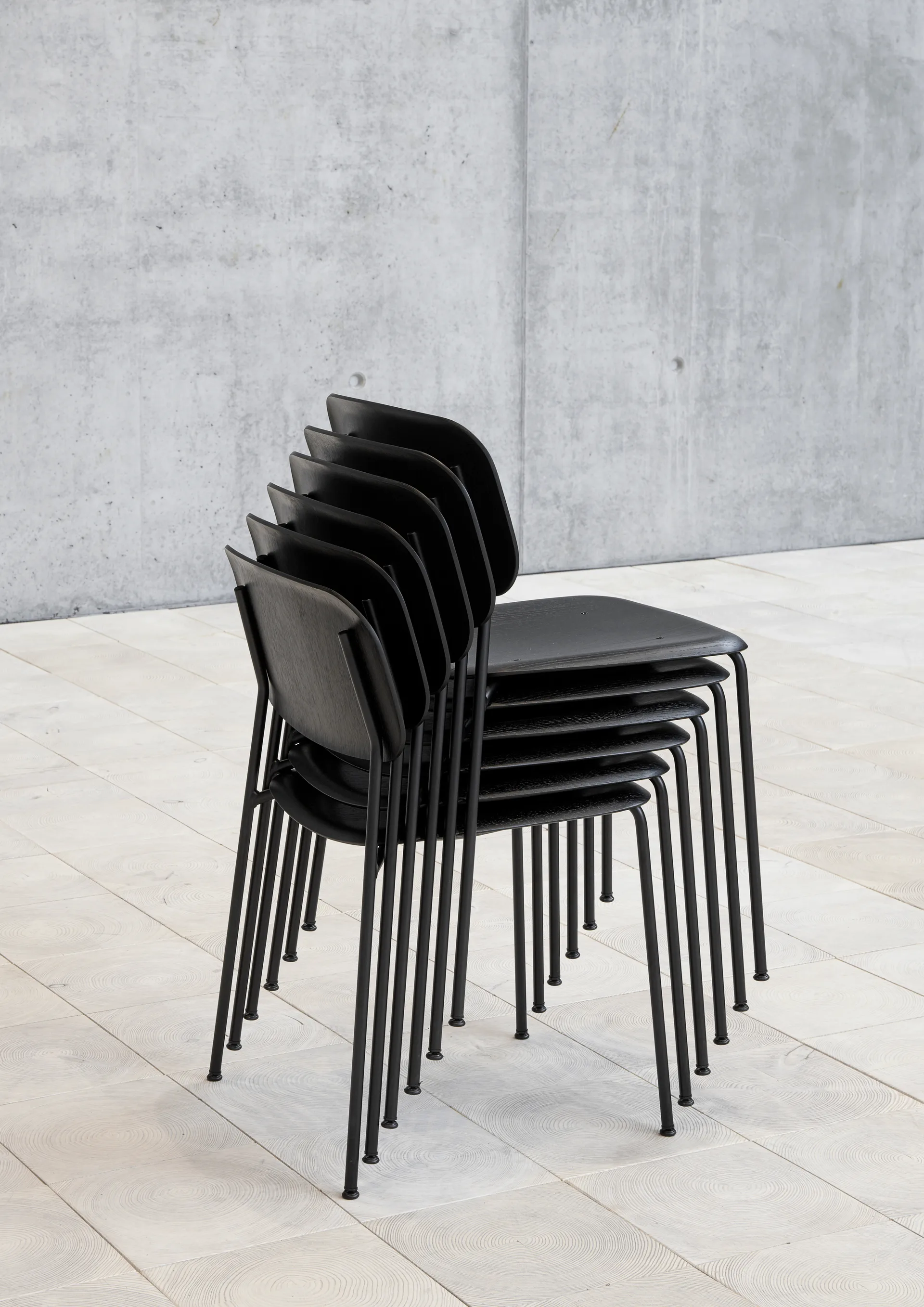 Soft Edge 40 stoel, Soft black, zwart stalen onderstel HAY