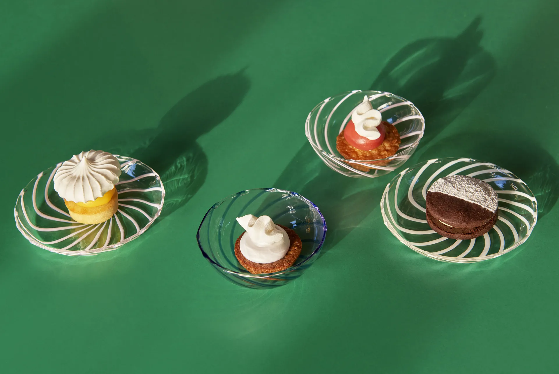 Spin schotel Ø11 cm 2-pack, Transparant-witte rand HAY
