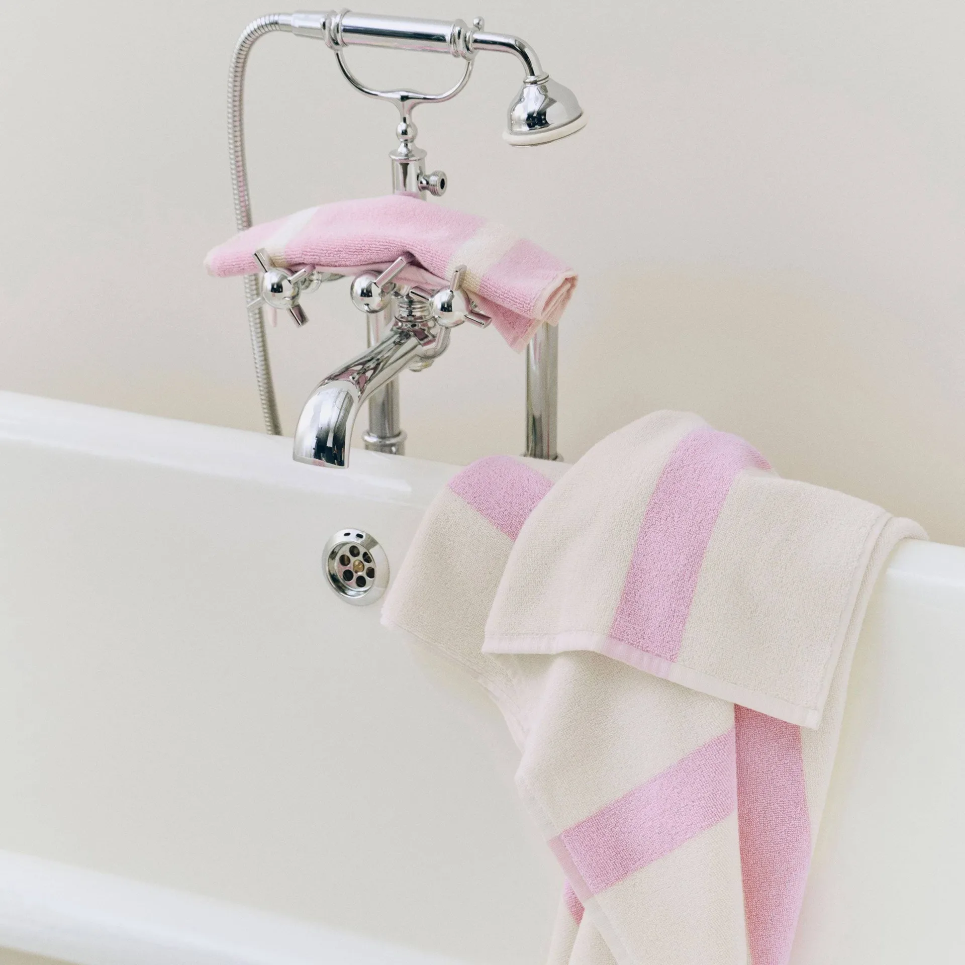 Stripe handdoek, Cool pink, 70x140 cm HAY
