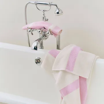 Stripe handdoek - Cool pink, 70x140 cm - HAY